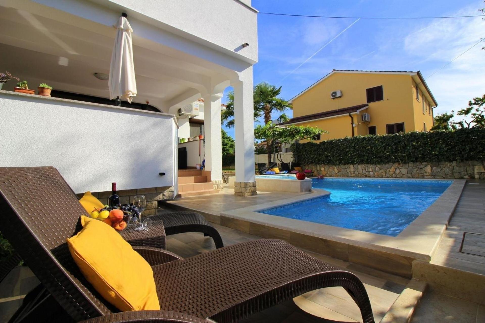 Ferienwohnung Lili mit Pool, Grill und Parkplatz view 4