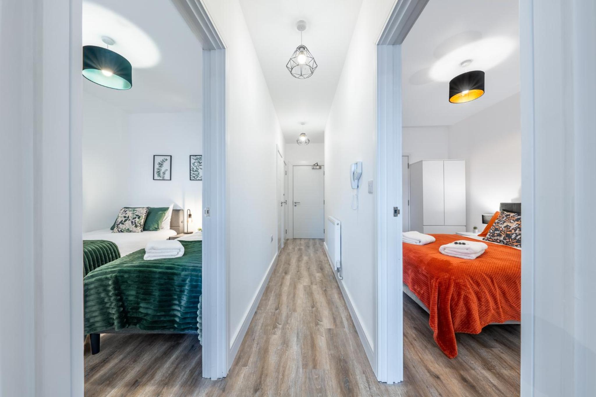 Contractors Welcome - 2 Bed Potters Bar - Free Parking - Direct London view 2