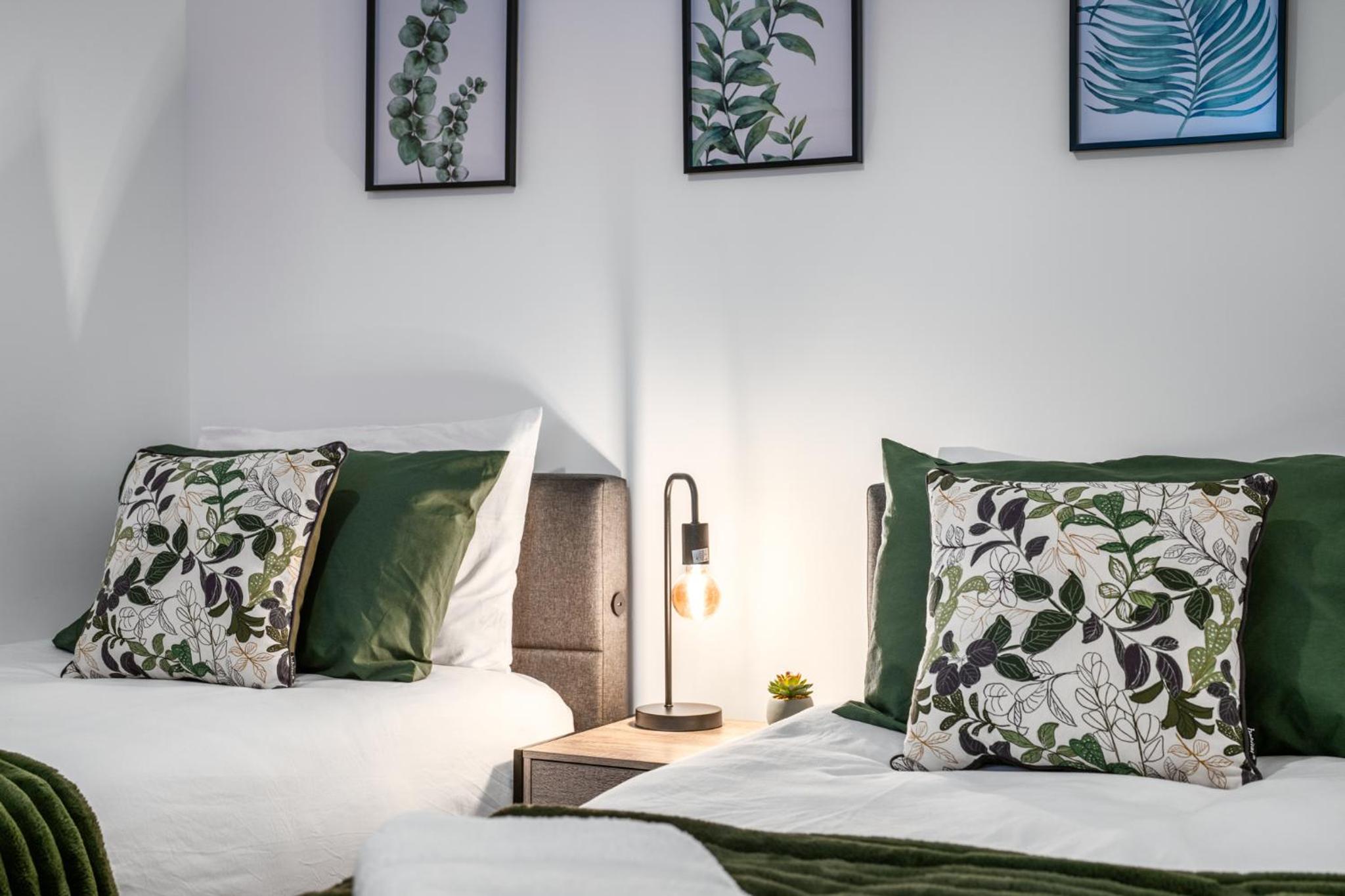 Contractors Welcome - 2 Bed Potters Bar - Free Parking - Direct London view 3