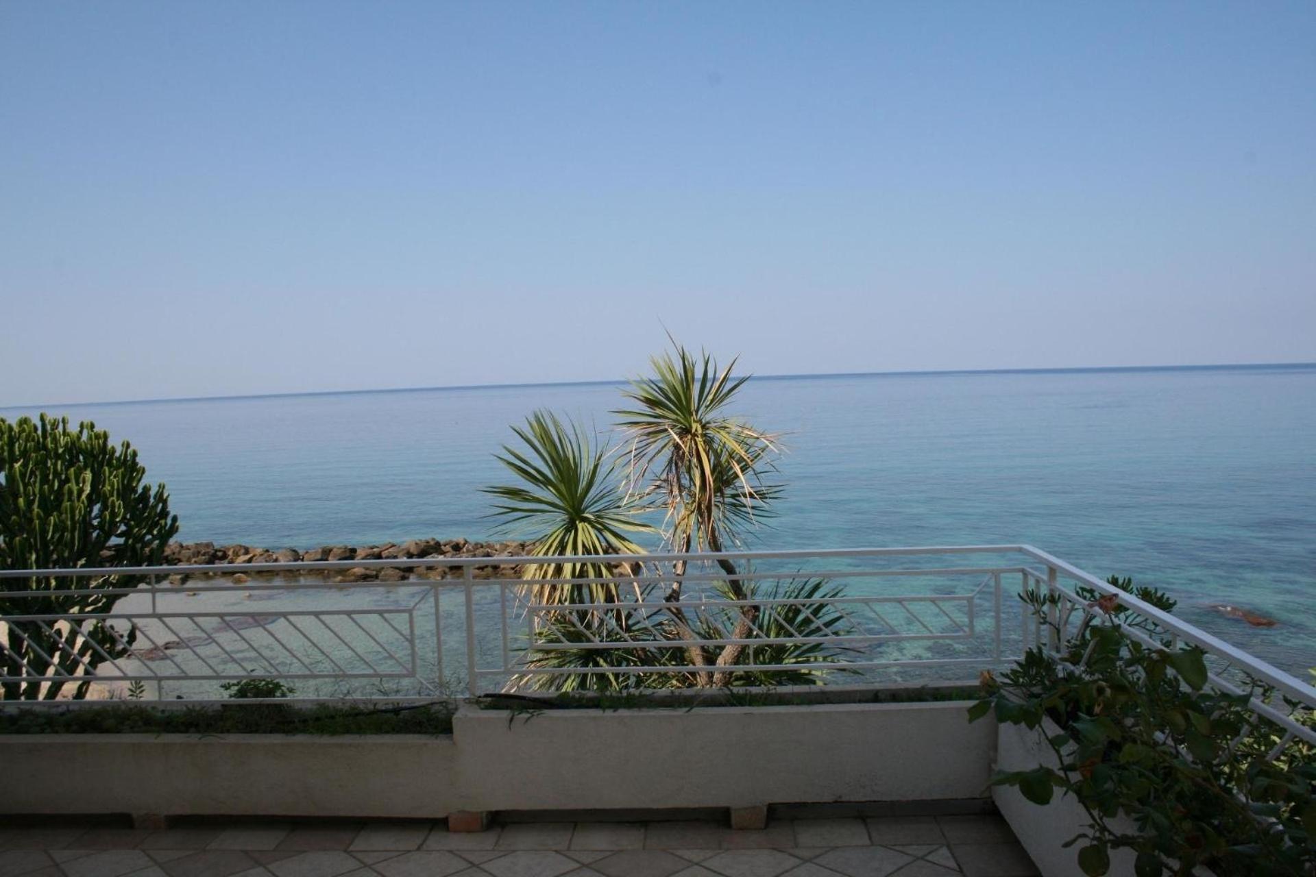 Laura view 5