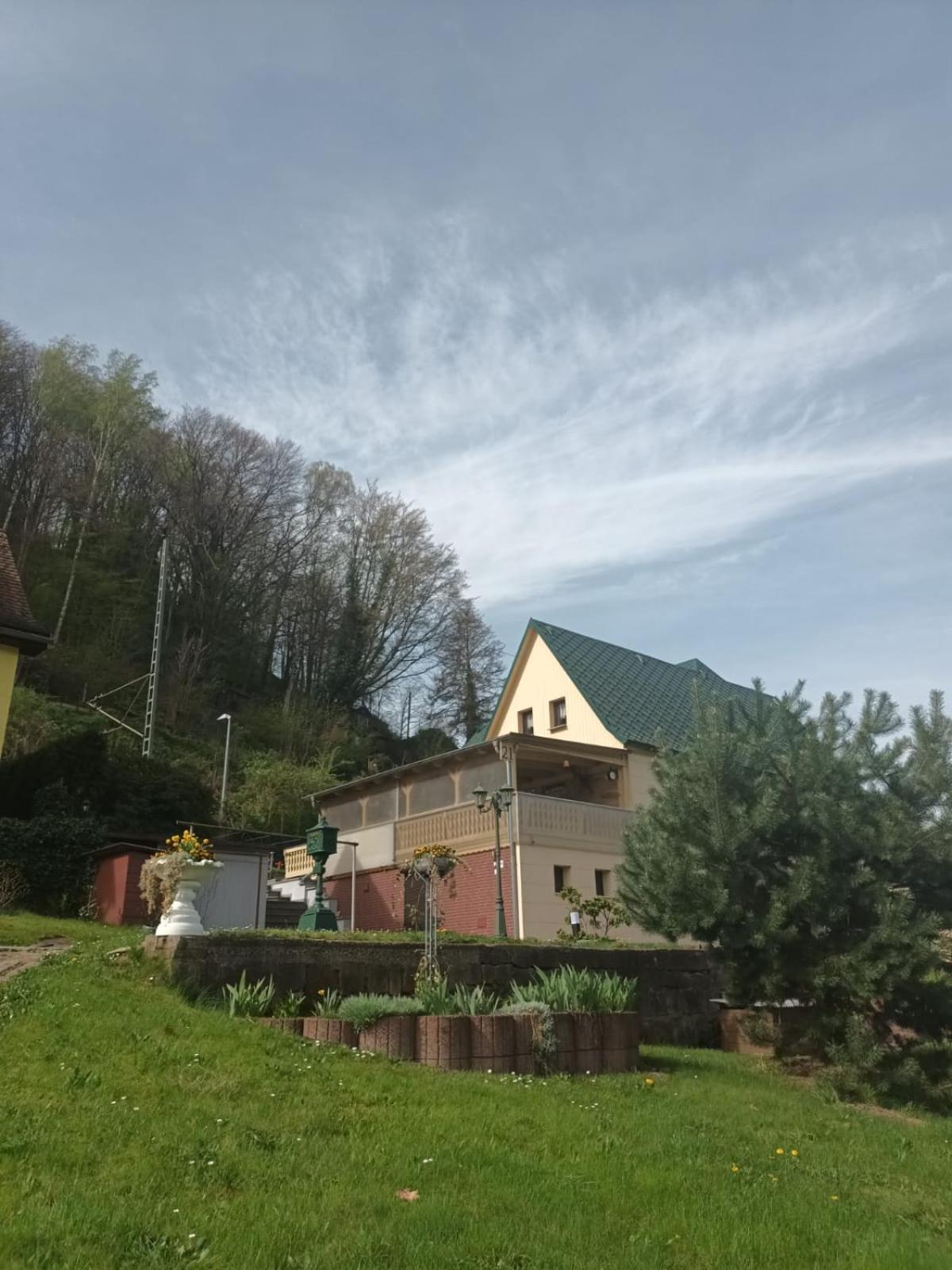 Ferienhaus am Elberadweg mit Sauna & Kamin - Natur, Erholung & S-Bahn-Anbindung - Saxon Oase