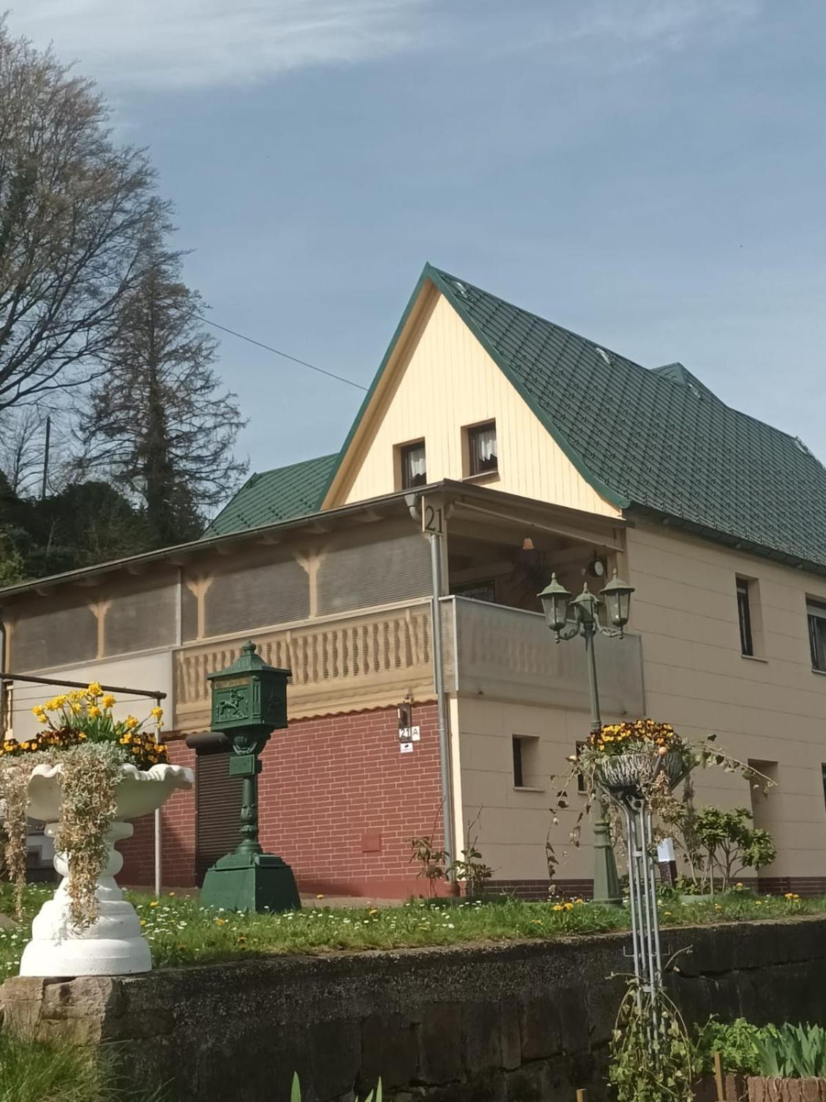 Ferienhaus am Elberadweg mit Sauna & Kamin - Natur, Erholung & S-Bahn-Anbindung - Saxon Oase