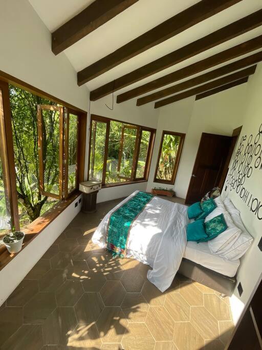 Casa de lujo en rancho la soledad a 5 minutos del parque del cafe, experiencia gastronómica con el Chef Julián Hoyos Vallejo