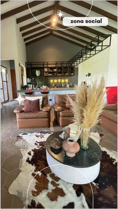 Casa de lujo en rancho la soledad a 5 minutos del parque del cafe, experiencia gastronómica con el Chef Julián Hoyos Vallejo