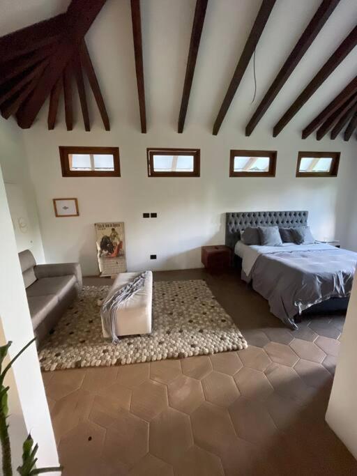 Casa de lujo en rancho la soledad a 5 minutos del parque del cafe, experiencia gastronómica con el Chef Julián Hoyos Vallejo