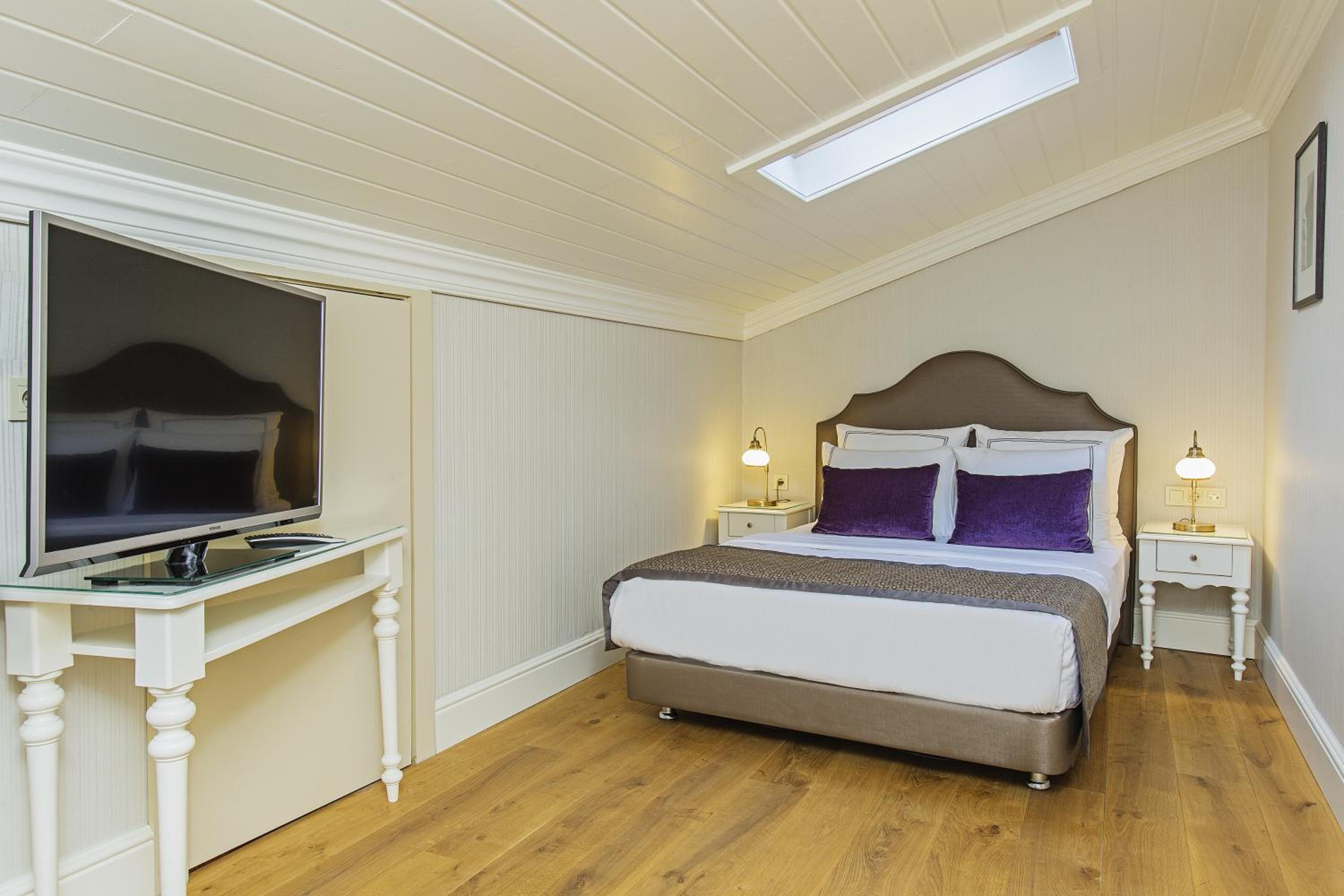 Meroddi Galata Mansion - Image 6