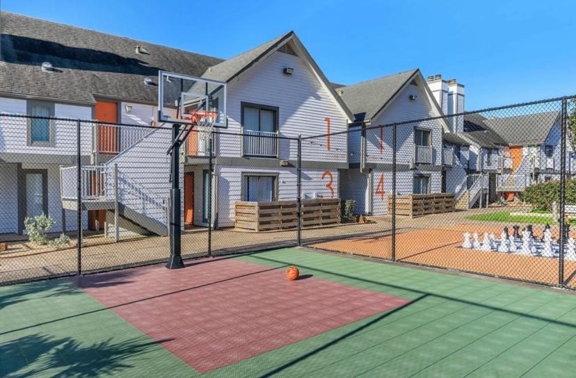 Family Friendly Retreat at Med Center/NRG view 2