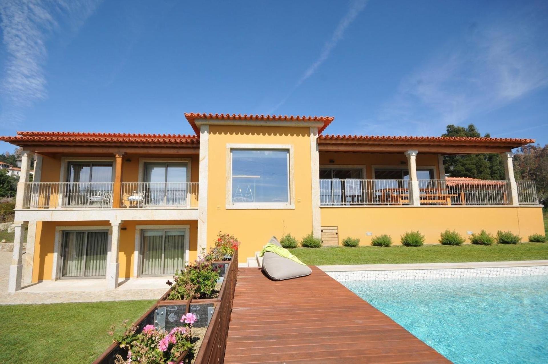 Ferienhaus mit Privatpool für 8 Personen ca 560 qm in Calheiros, Regio Norte Minho view 3
