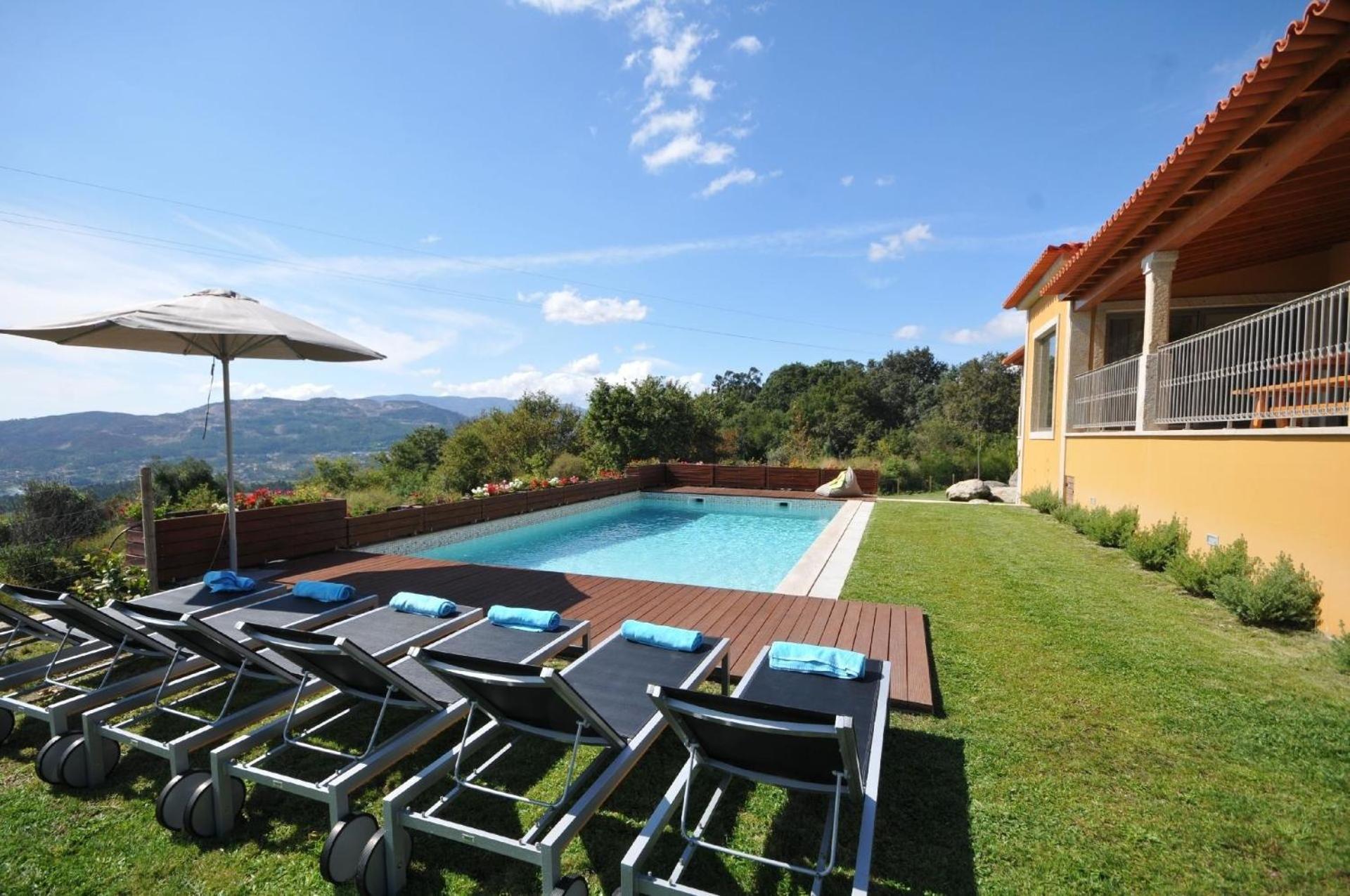 Ferienhaus mit Privatpool für 8 Personen ca 560 qm in Calheiros, Regio Norte Minho view 4