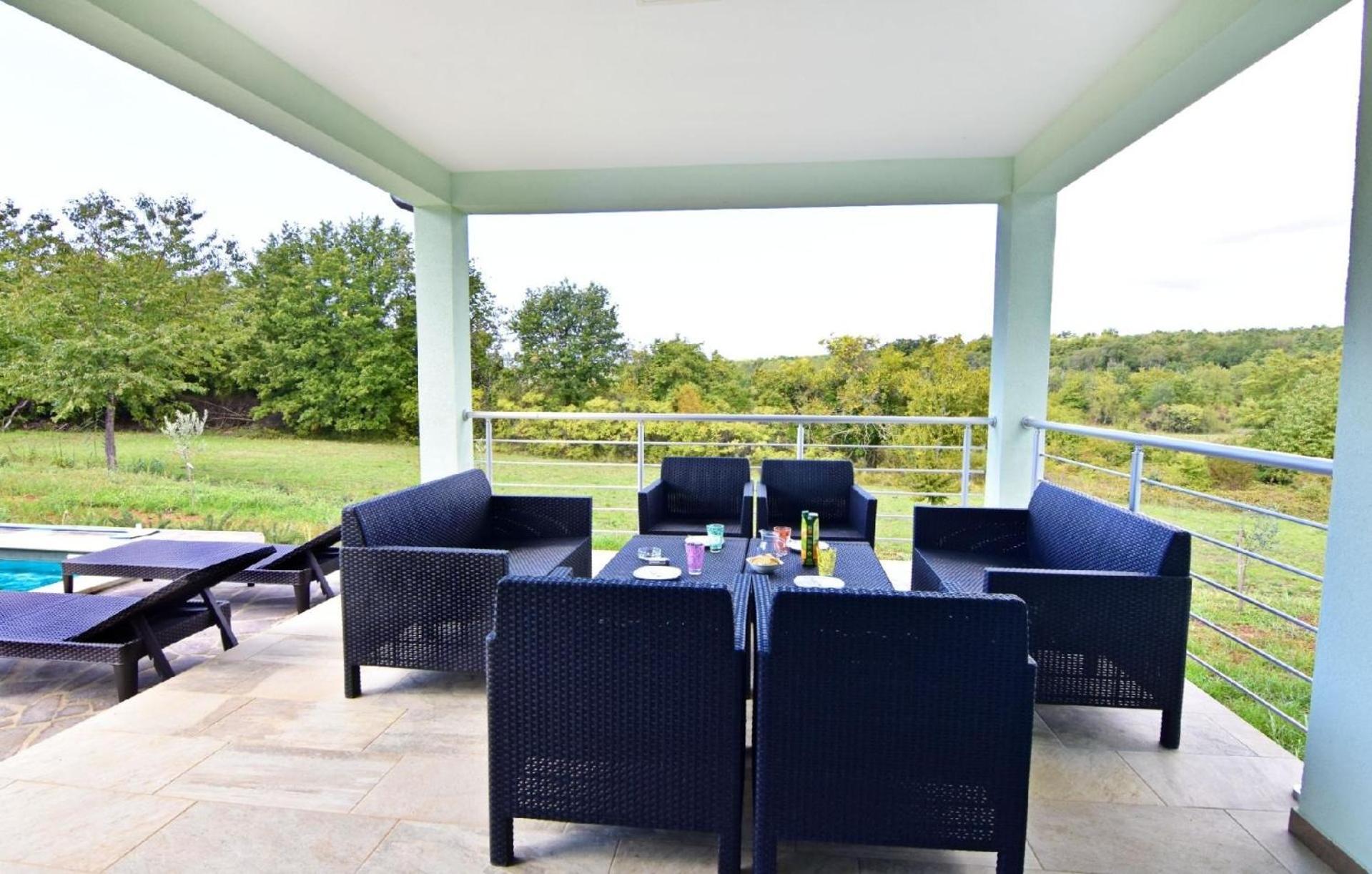 Großes Ferienhaus in Buroli mit Privatem Pool view 2