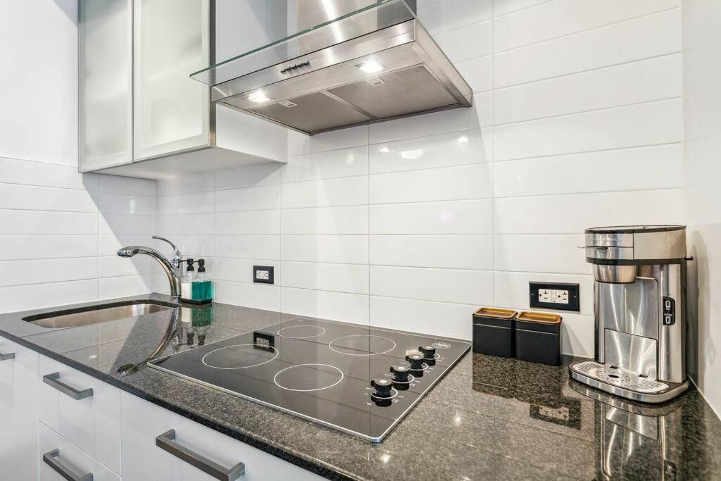 Luxury Condo - Steps to Everything - Balcony View