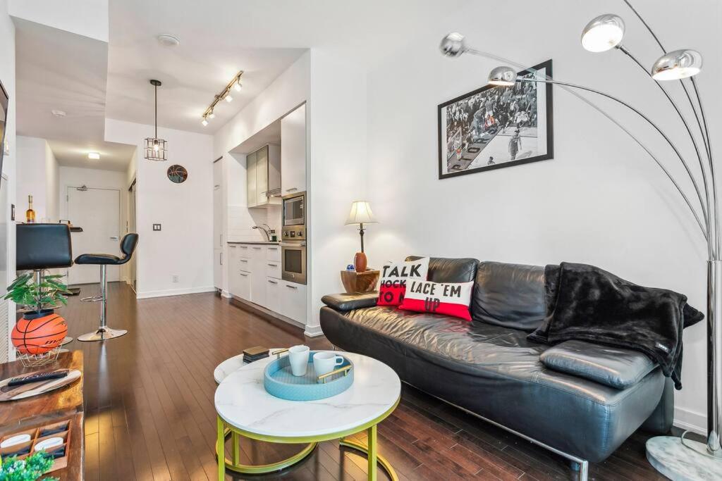 Luxury Condo - Steps to Everything - Balcony View