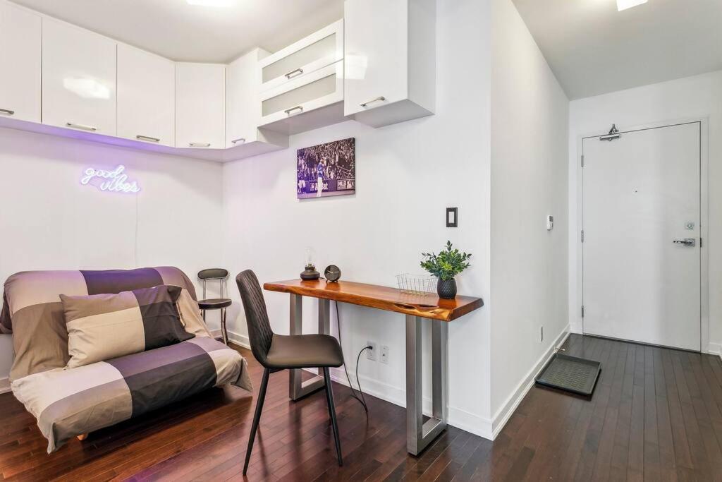 Luxury Condo - Steps to Everything - Balcony View