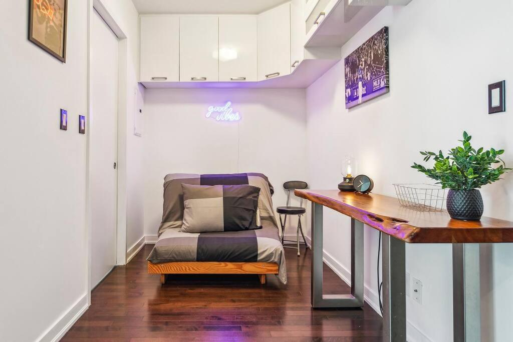 Luxury Condo - Steps to Everything - Balcony View