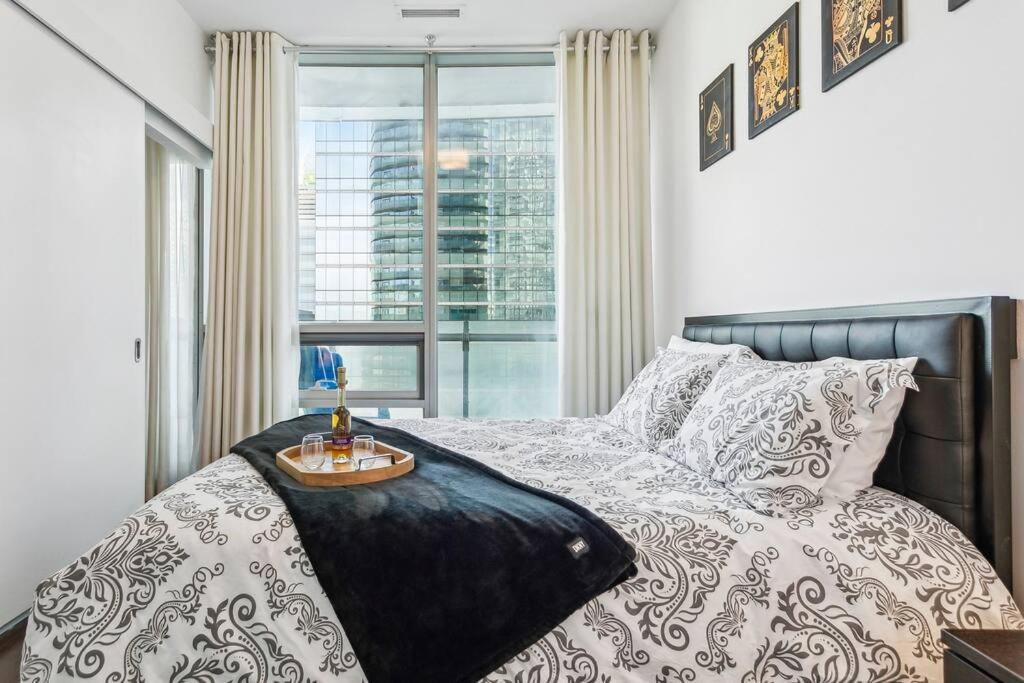 Luxury Condo - Steps to Everything - Balcony View