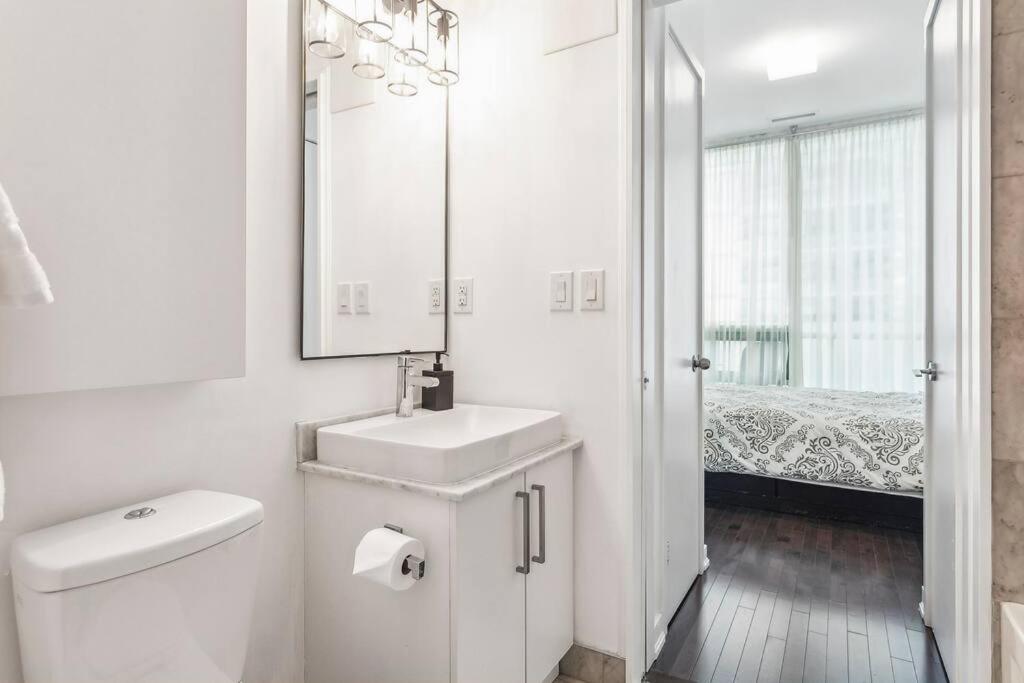 Luxury Condo - Steps to Everything - Balcony View