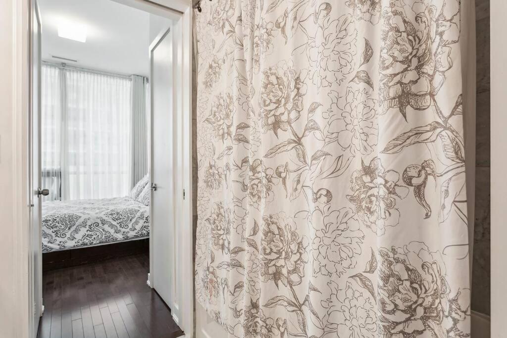 Luxury Condo - Steps to Everything - Balcony View