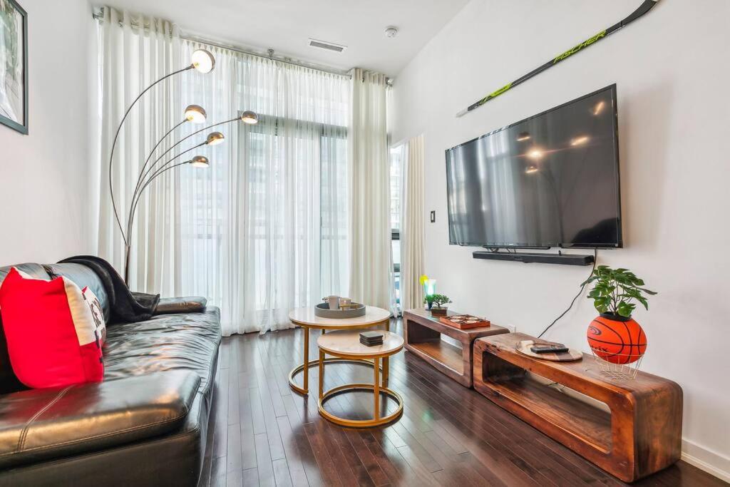 Luxury Condo - Steps to Everything - Balcony View