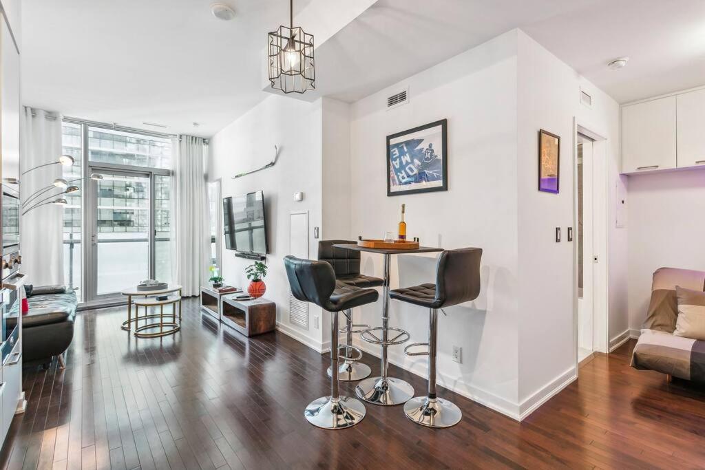 Luxury Condo - Steps to Everything - Balcony View