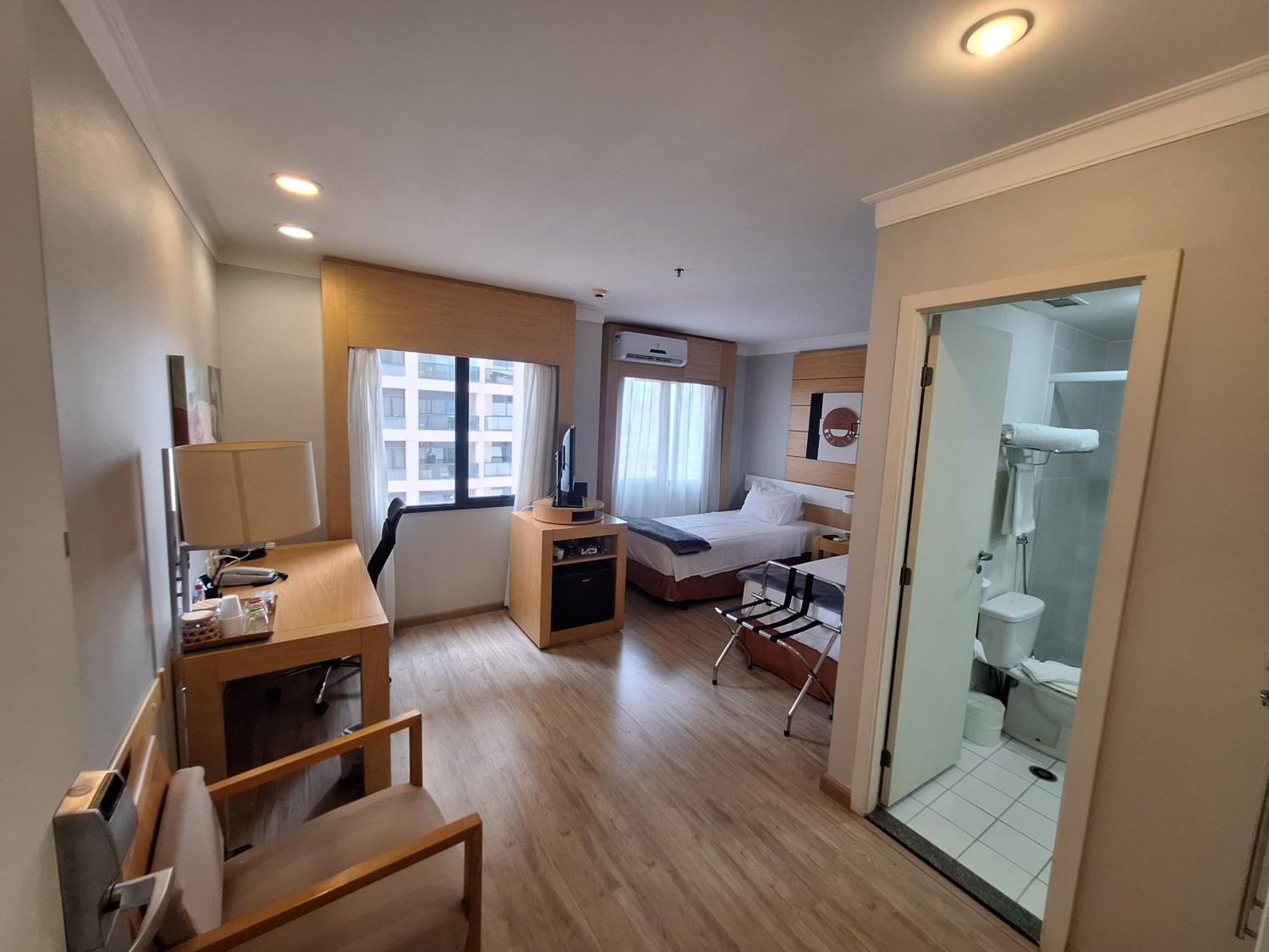 Hotel E suites em frente ao Aeroporto Congonhas com Piscina 914