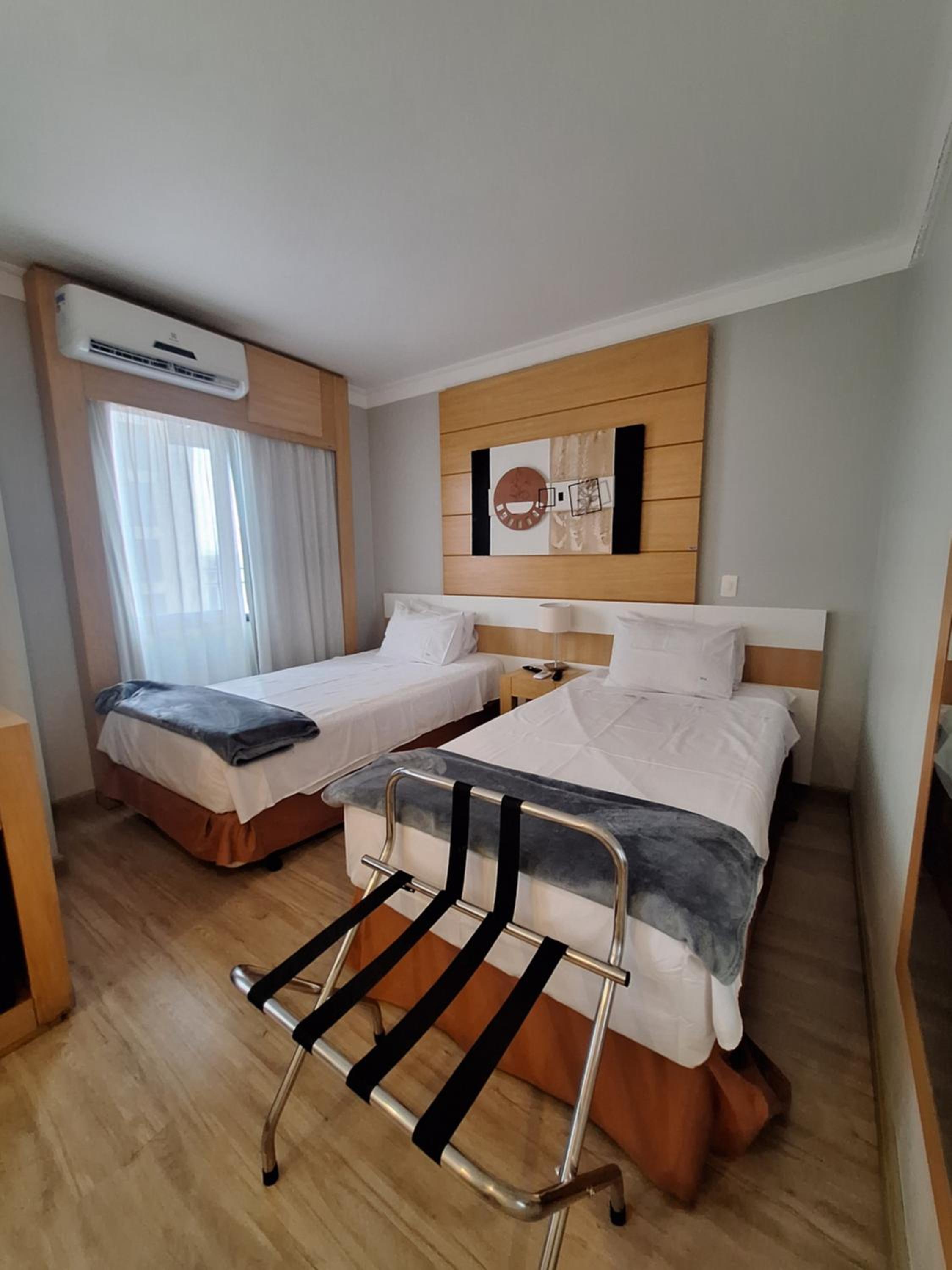 Hotel E suites em frente ao Aeroporto Congonhas com Piscina 914