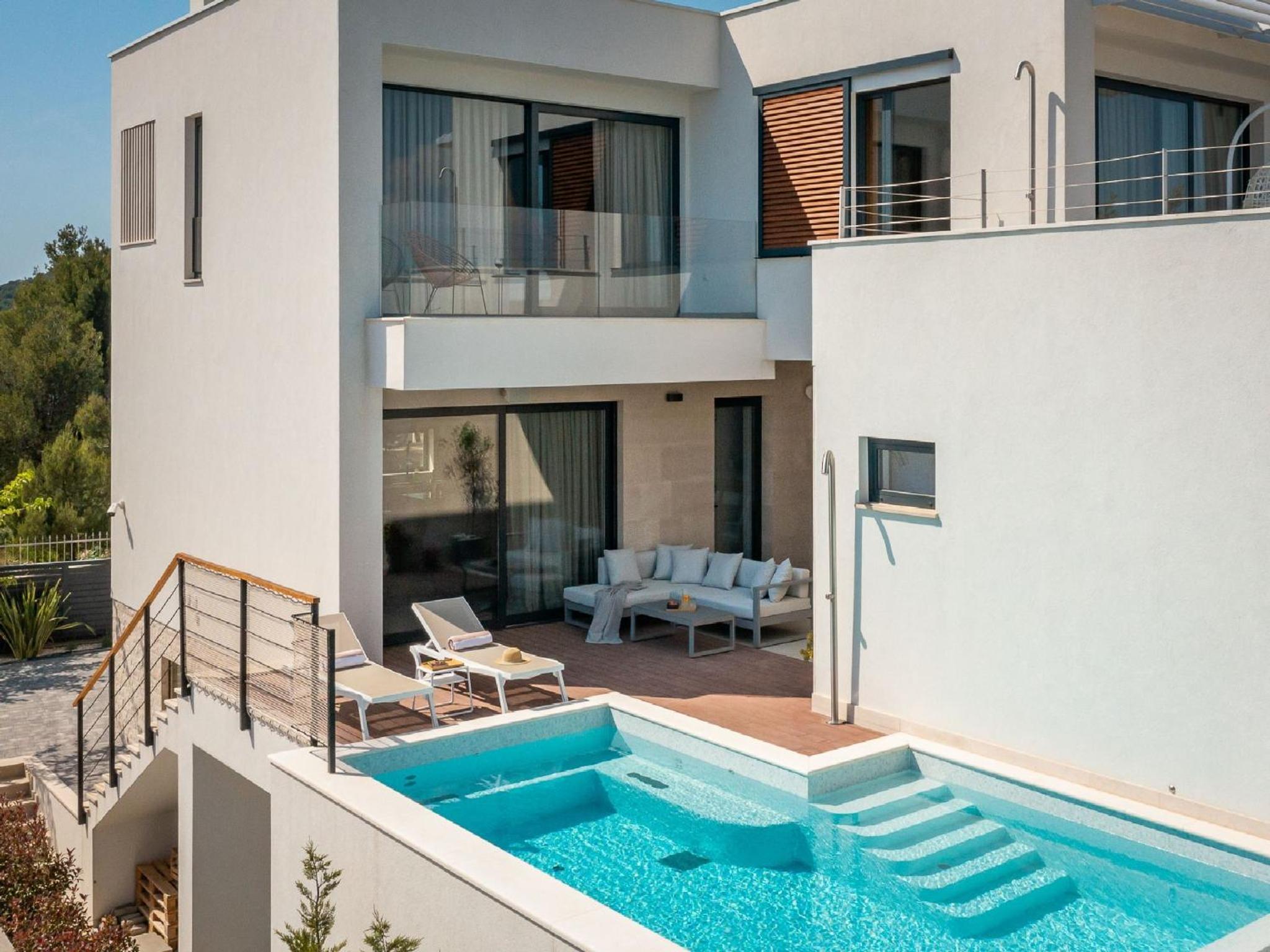 Exquisite Murter Villa Villa Luxor 4 Bedrooms Heated Pool & Spa view 3