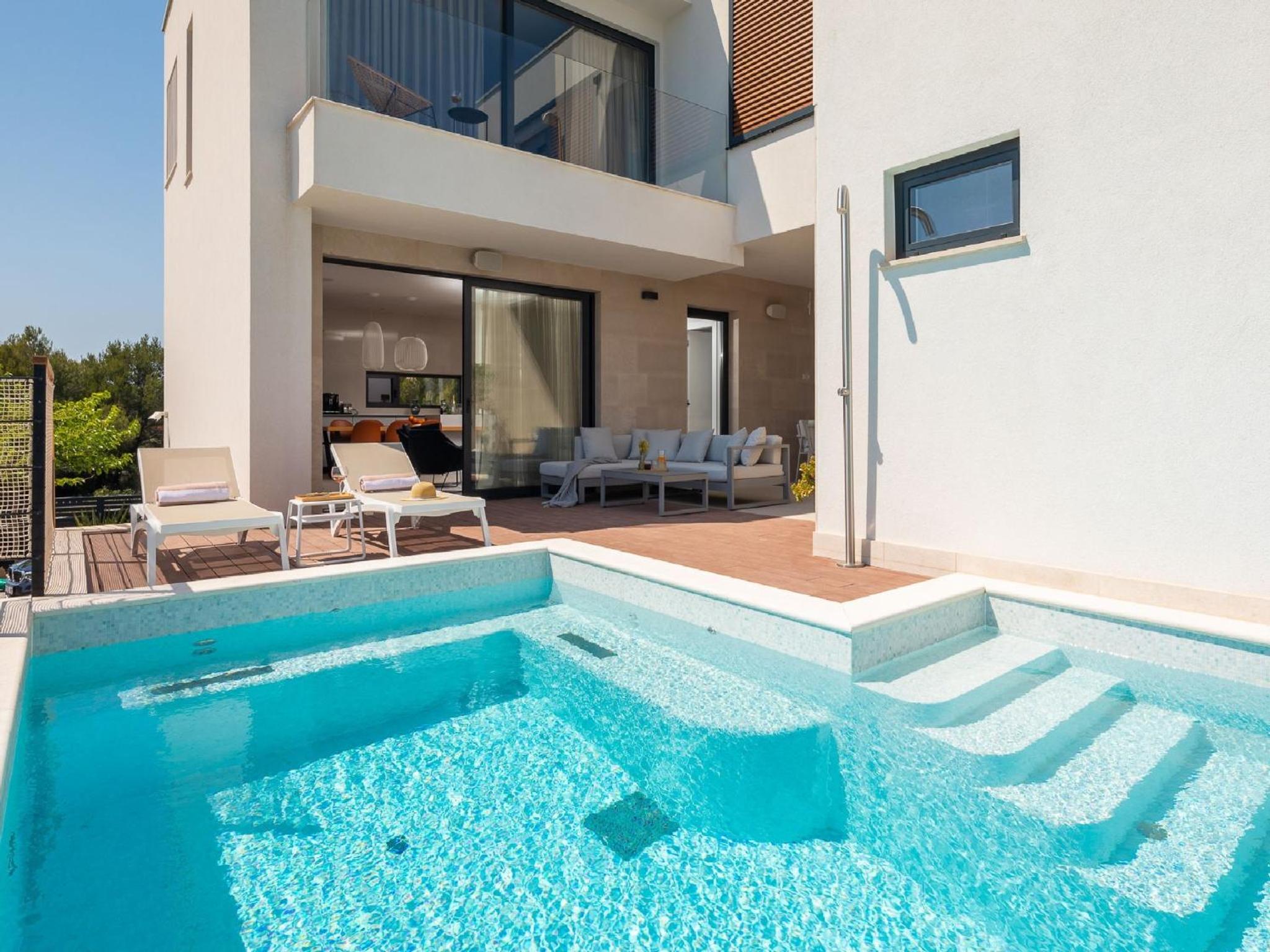 Exquisite Murter Villa Villa Luxor 4 Bedrooms Heated Pool & Spa view 5