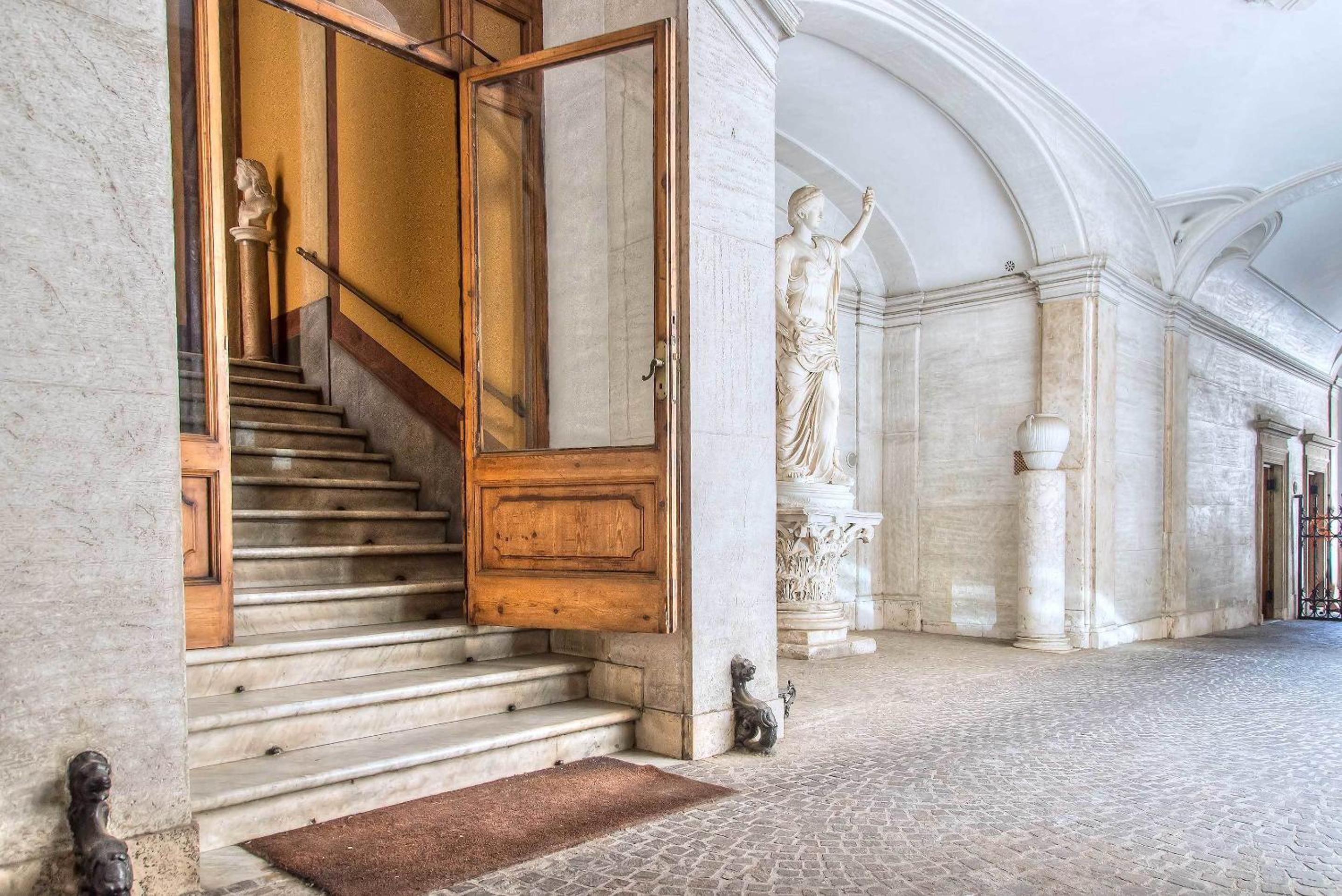 Trevi Rome Suite