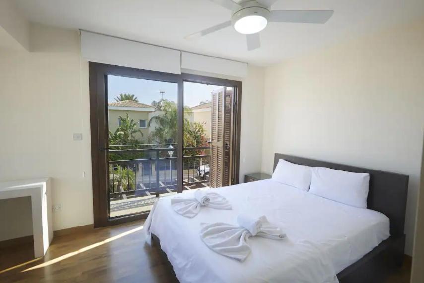 WealthyStays Sunset Villa, 3min walk to Sea