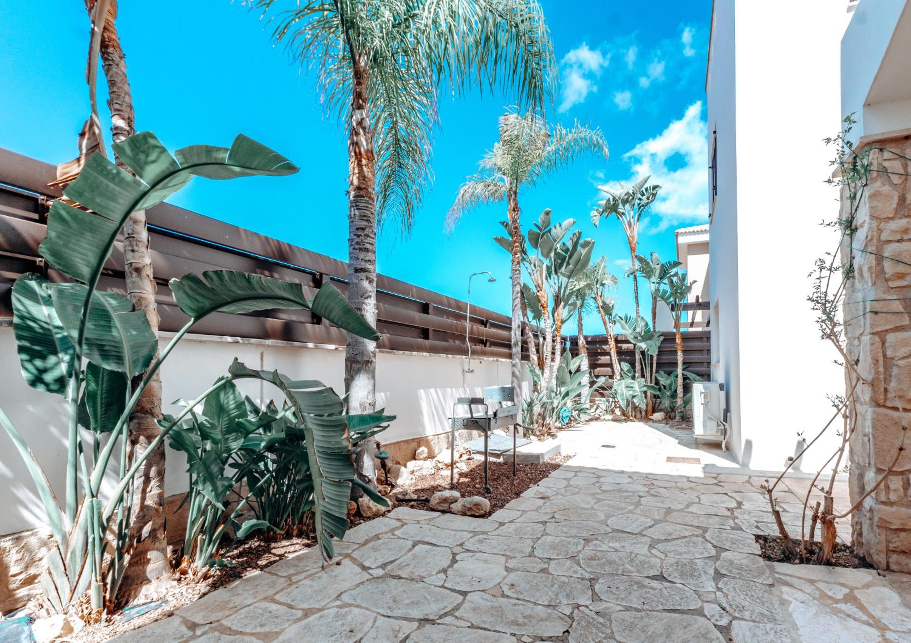 WealthyStays Sunset Villa, 3min walk to Sea
