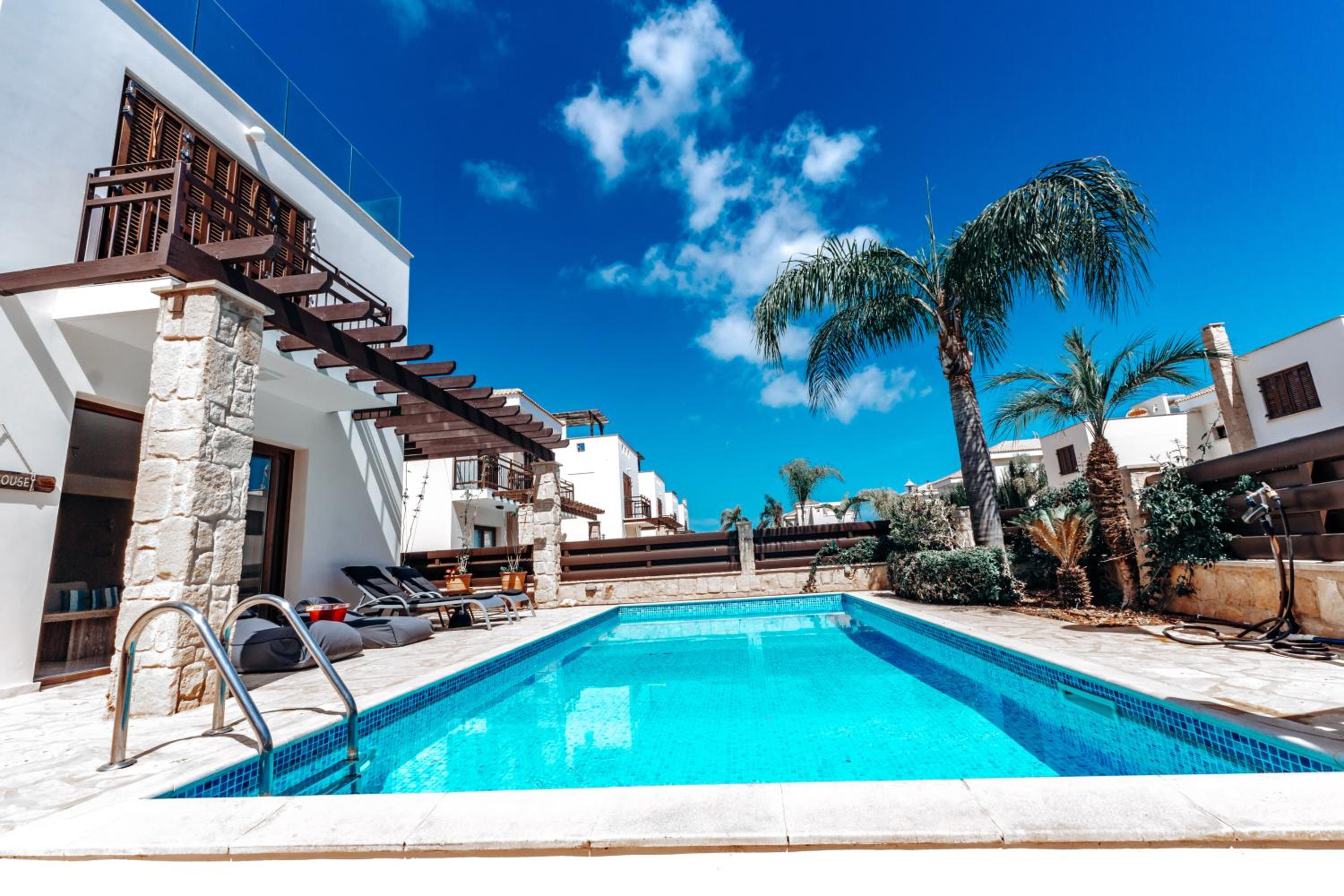 WealthyStays Sunset Villa, 3min walk to Sea