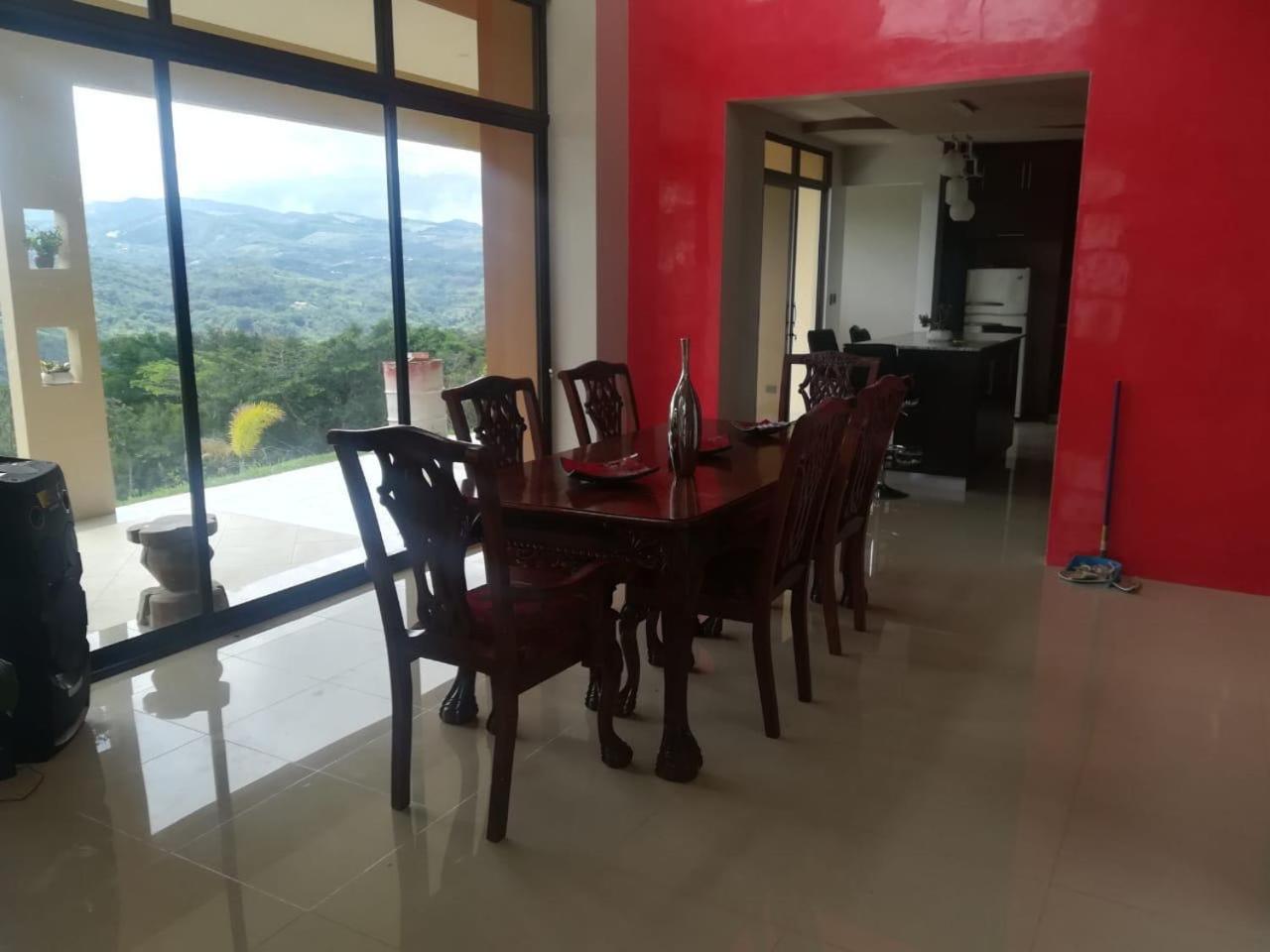 Casa de paz en la montaña