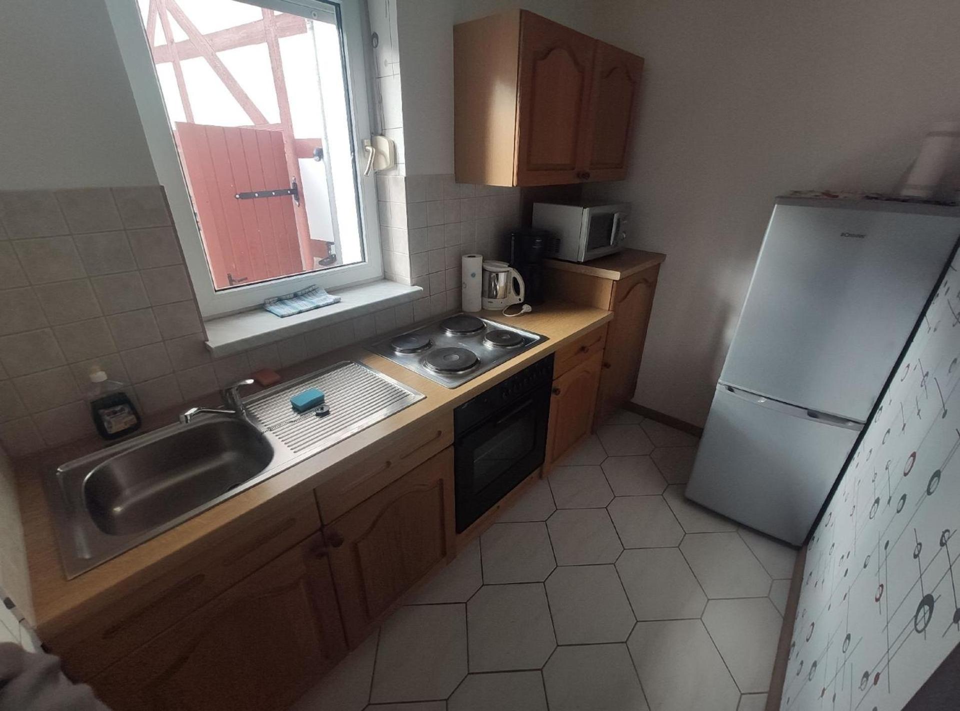 Gemütliche Ferienwohnung in Uhlstädt-Kirchhasel mit Garten, gemeinsamem Pool und Grill