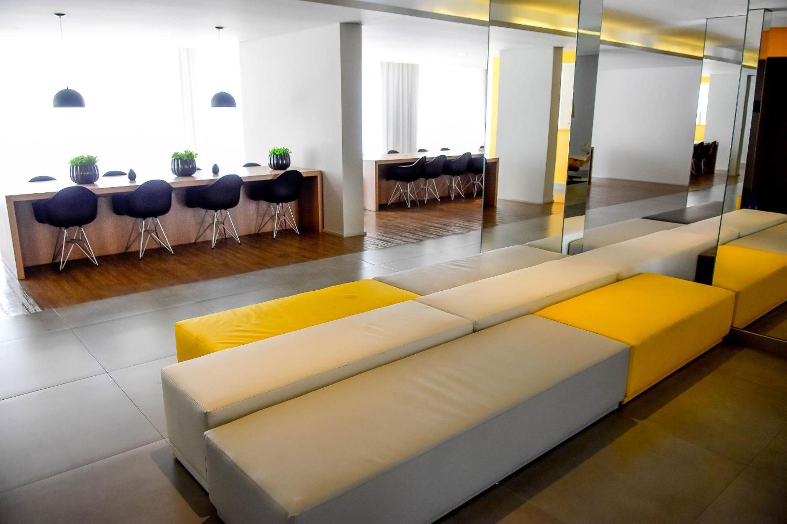 Charmos Studio proximo Allianz com garagem
