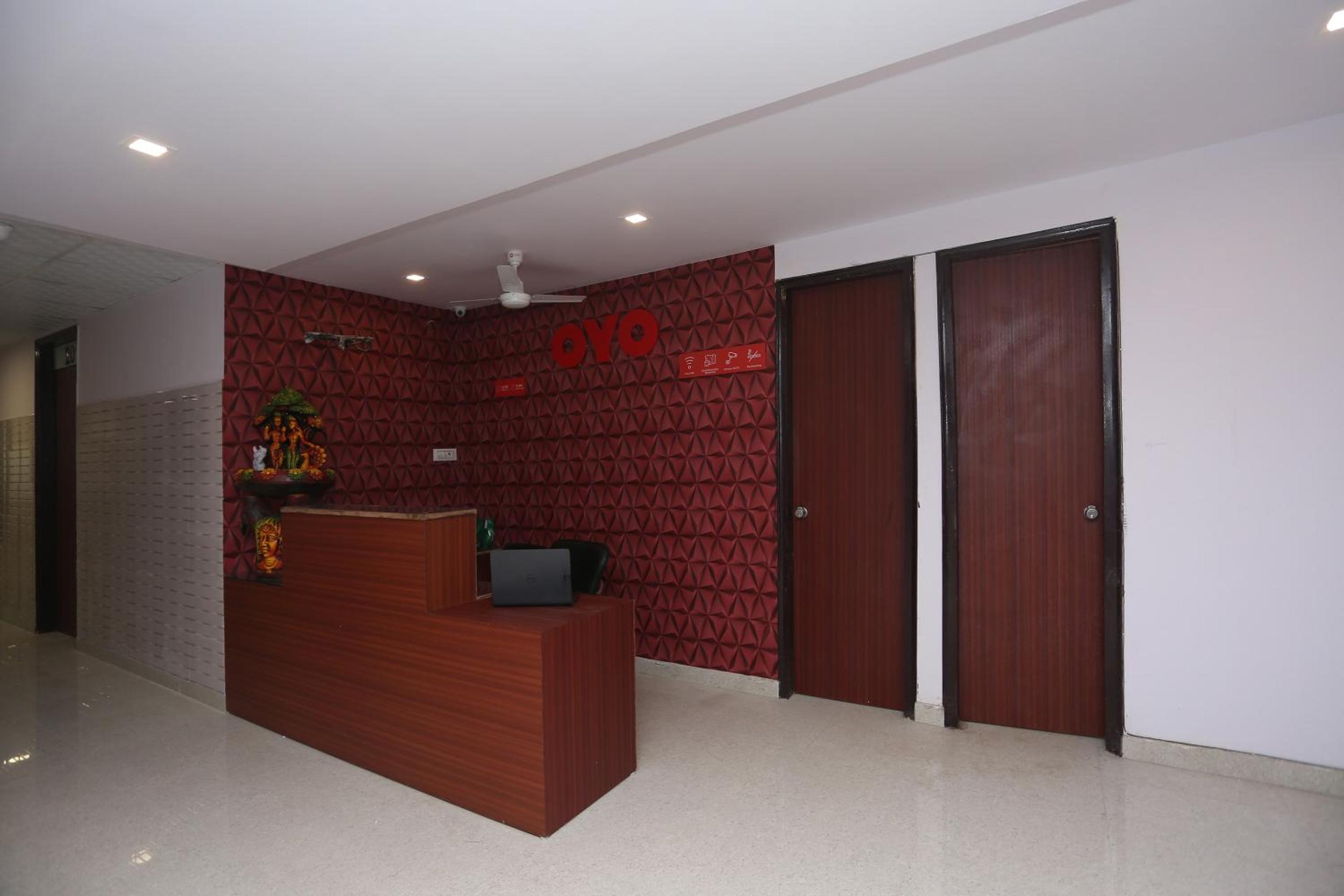 Lobby & Reception