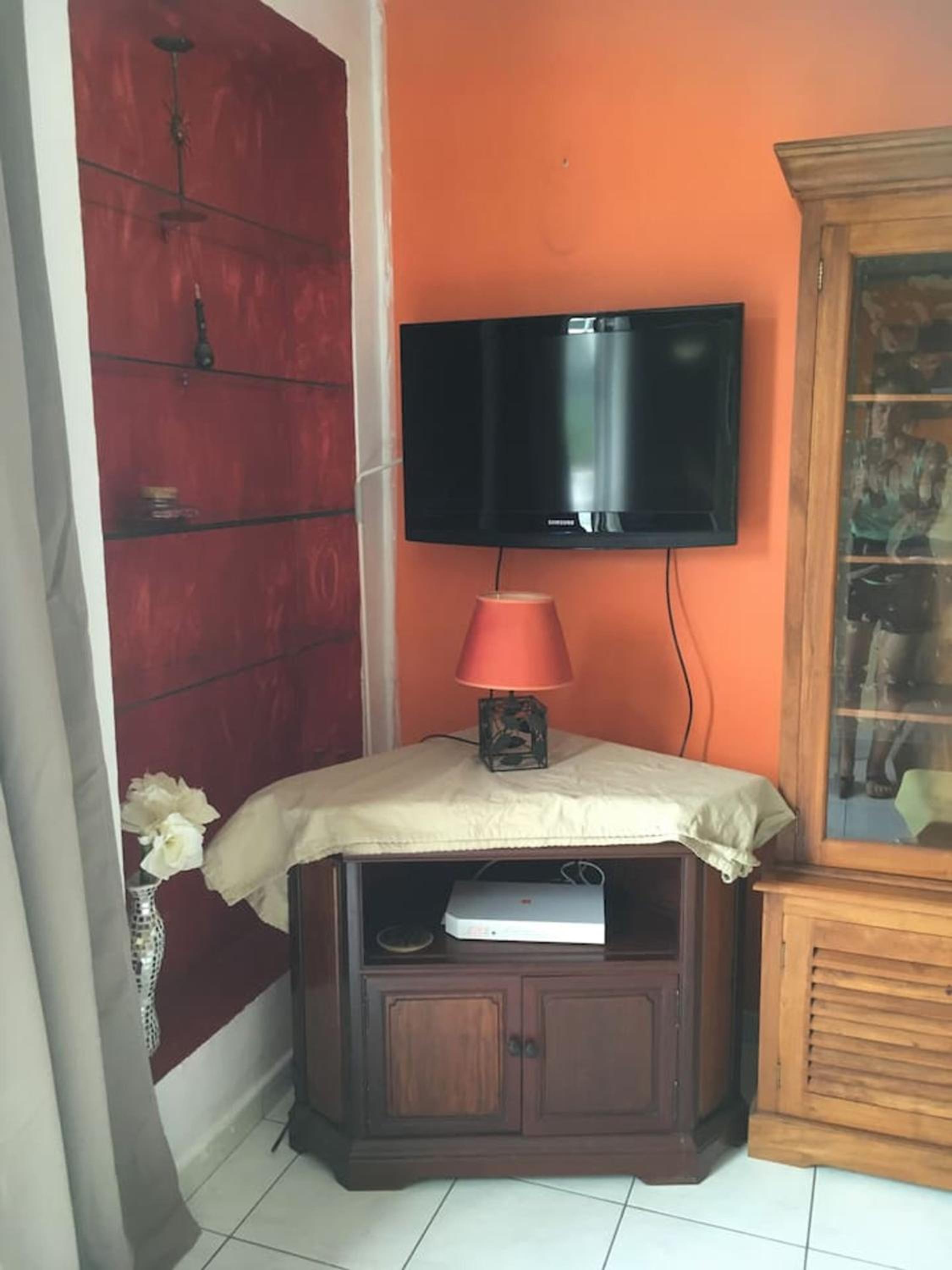 Appartement charmant à Saint-Denis avec vue sur la mer - 43 m² view 2