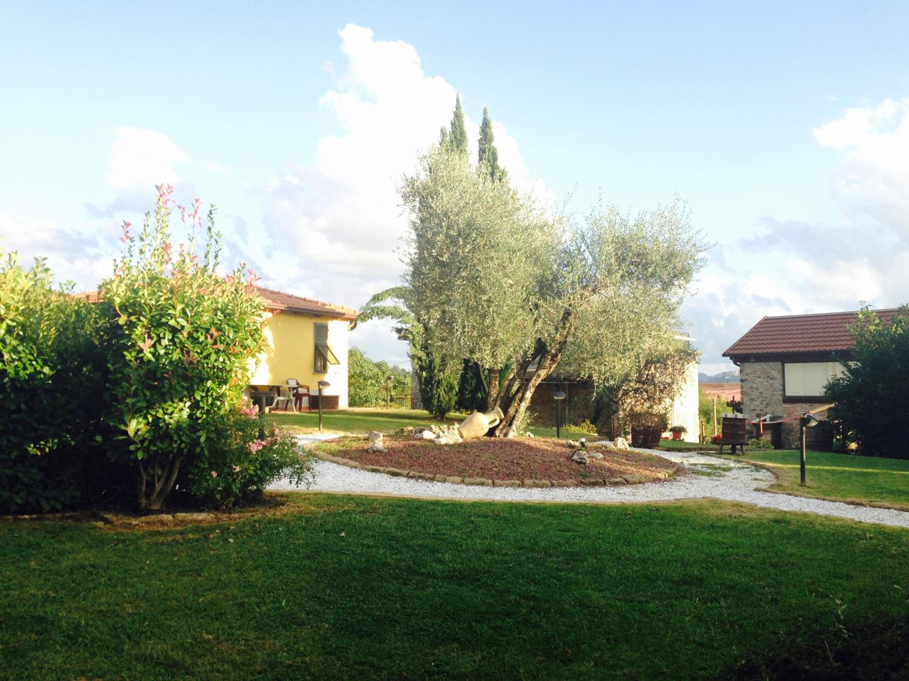 Appartamenti Residence Montebello, relax con giardino e piscina