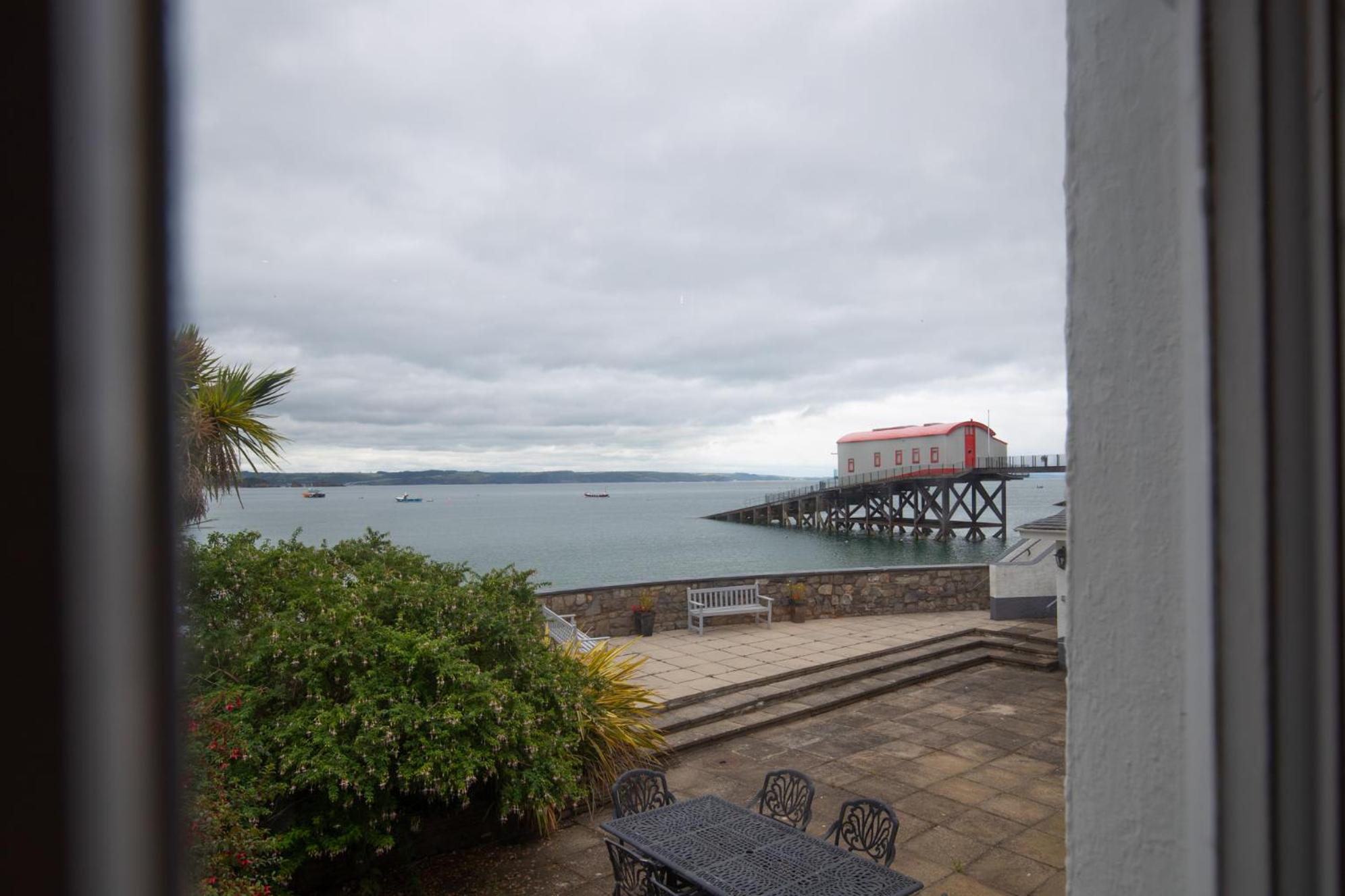 Laston Garden Apartment - Sea Views Large Terrace