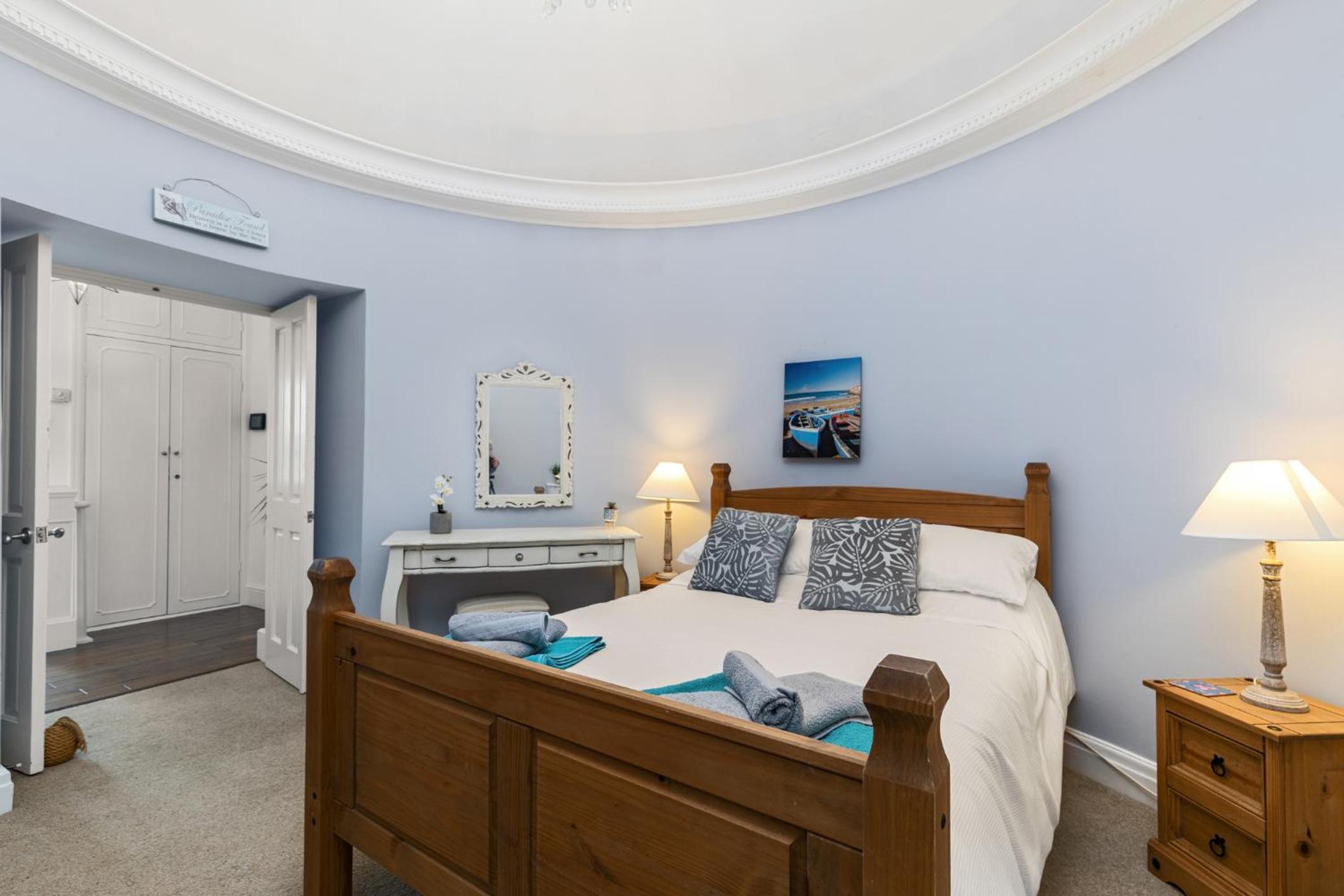 Laston Garden Apartment - Sea Views Large Terrace