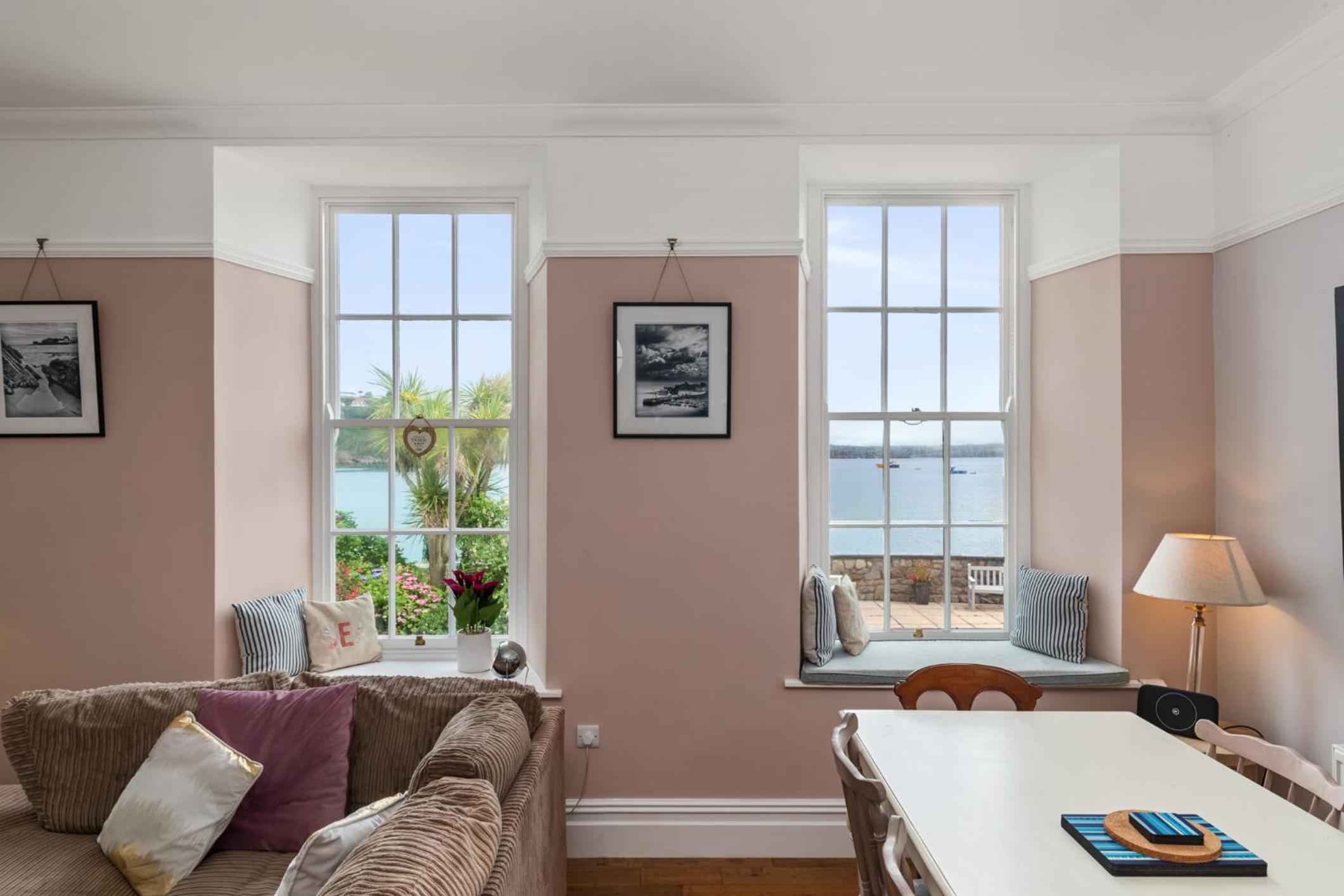 Laston Garden Apartment - Sea Views Large Terrace