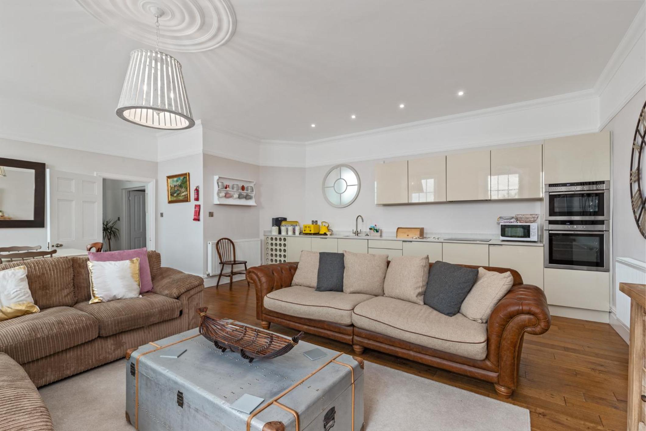 Laston Garden Apartment - Sea Views Large Terrace