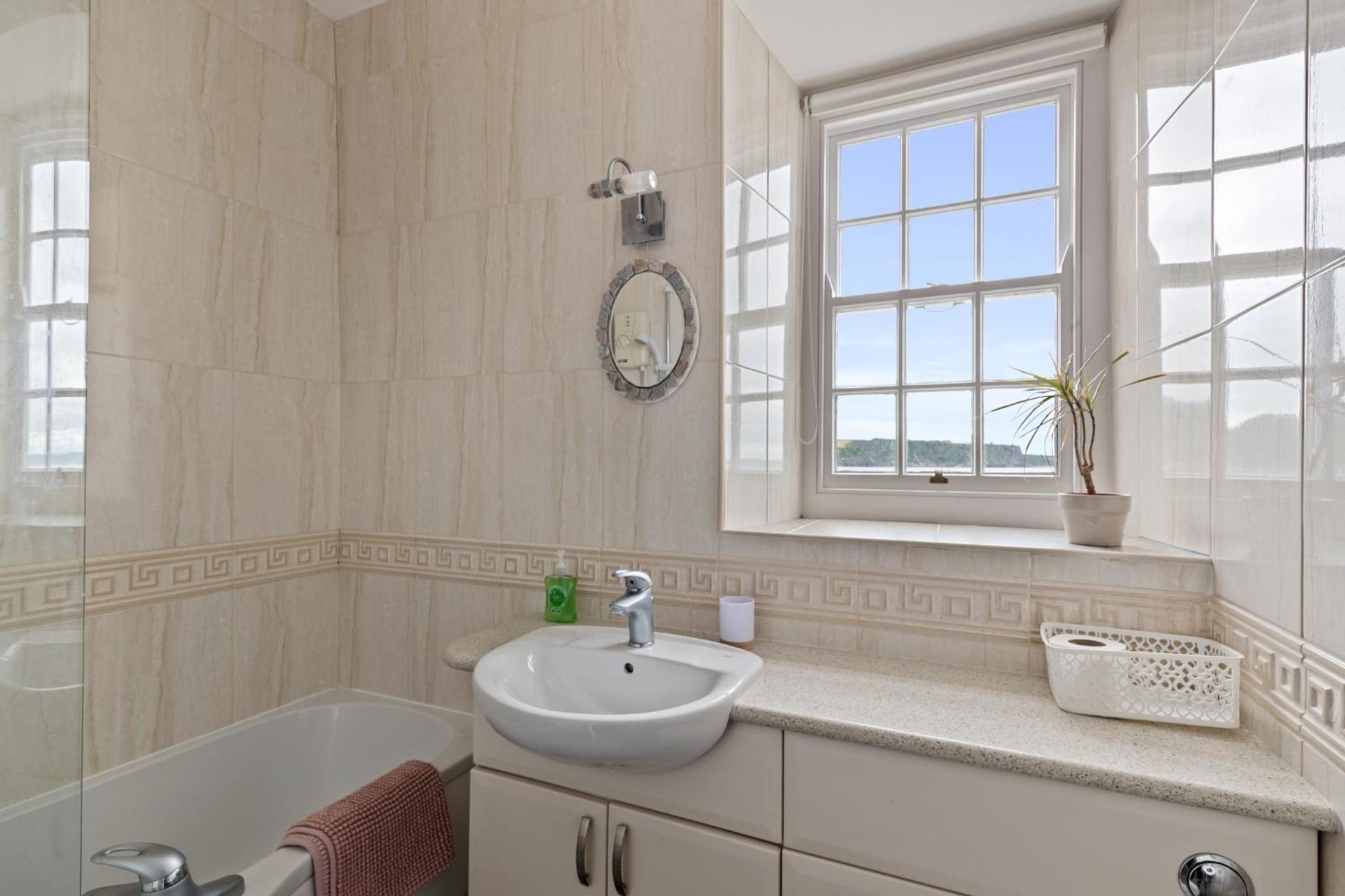 Laston Garden Apartment - Sea Views Large Terrace