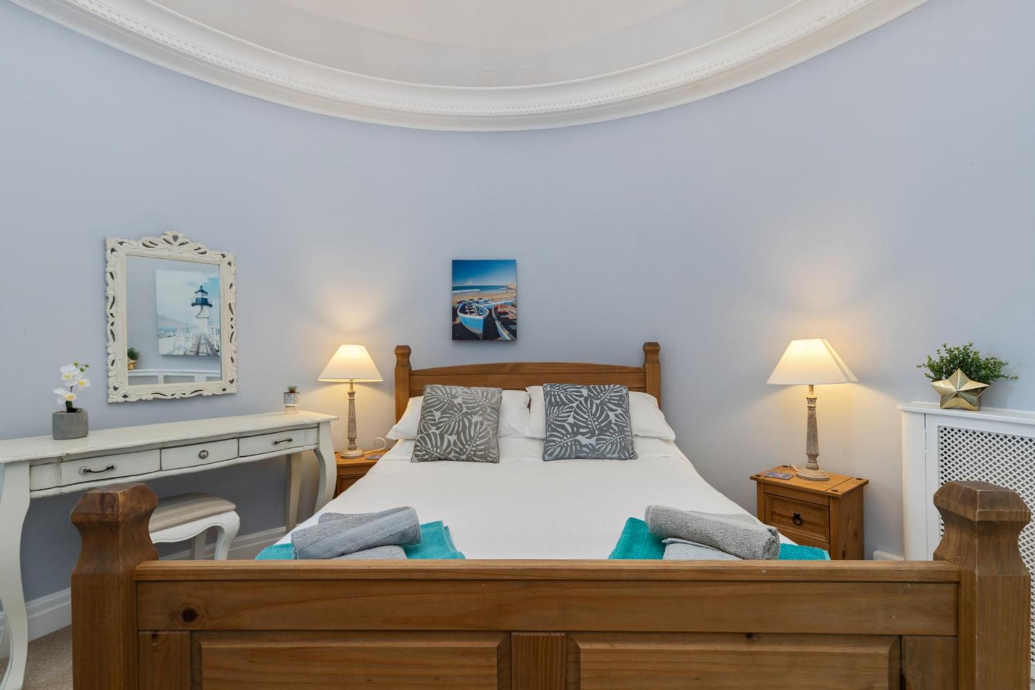 Laston Garden Apartment - Sea Views Large Terrace