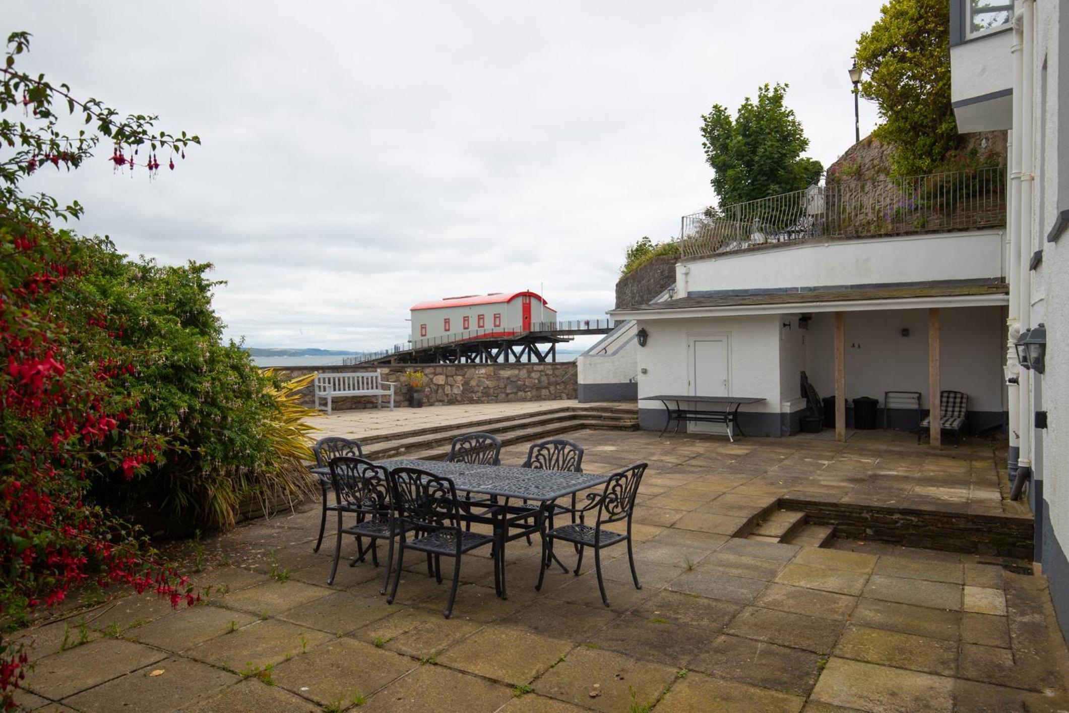 Laston Garden Apartment - Sea Views Large Terrace
