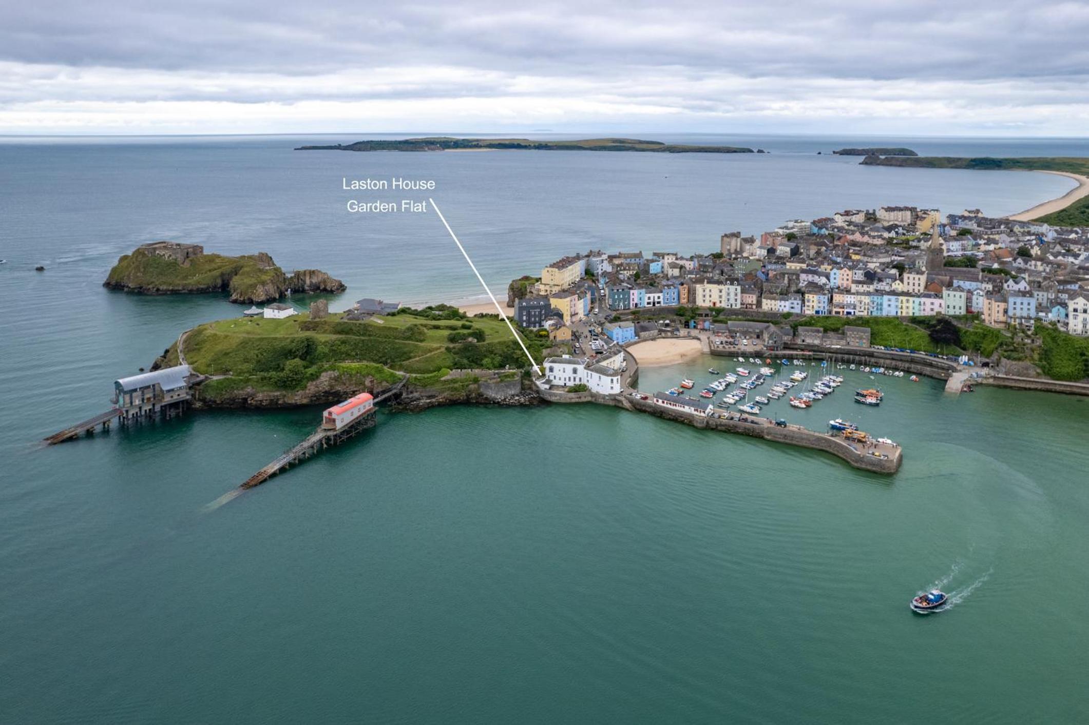 Laston Garden Apartment - Sea Views Large Terrace