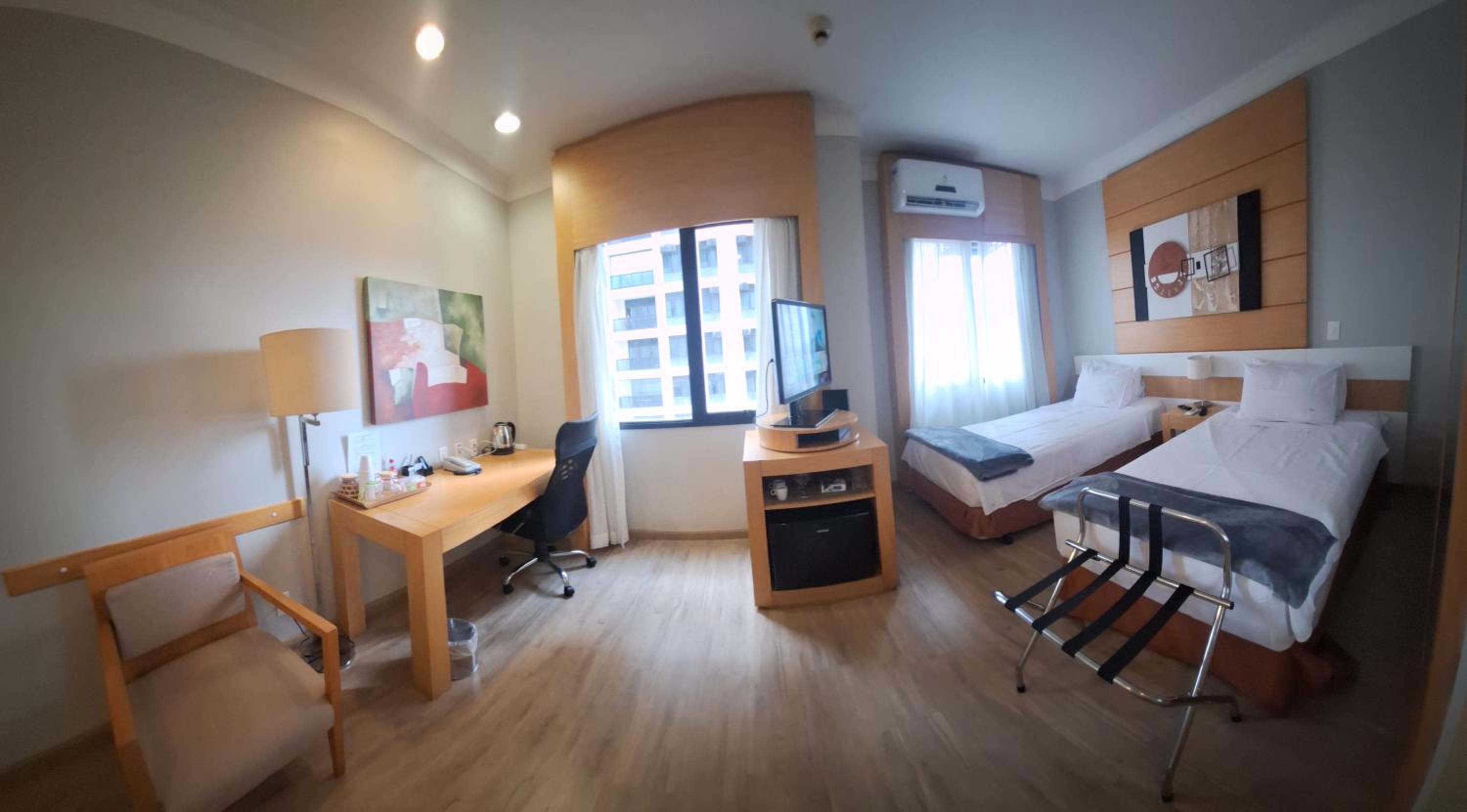 Hotel E suites em frente ao Aeroporto Congonhas com Piscina 914