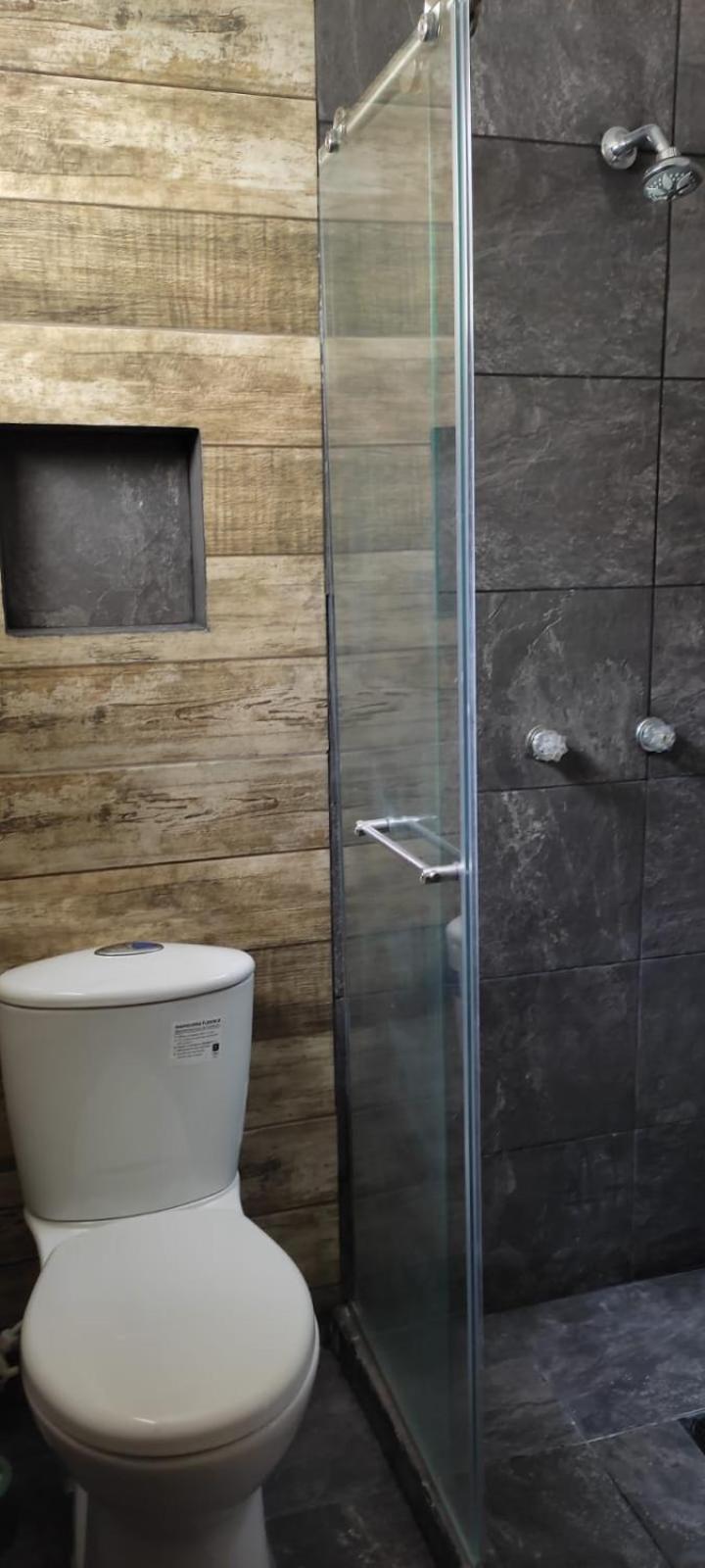APARTAMENT E1 AIRE ACONDICIONADO 100MT2, 4 HABTACIONES EN La MEJOR ZONA, LAURELES ESTADIo
