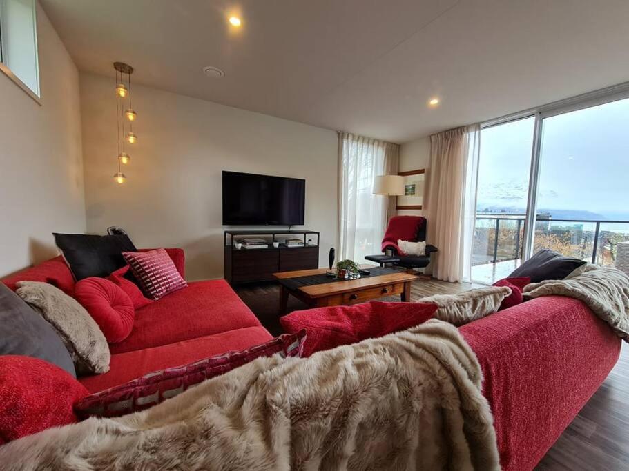 Spectacular views & central location view 4