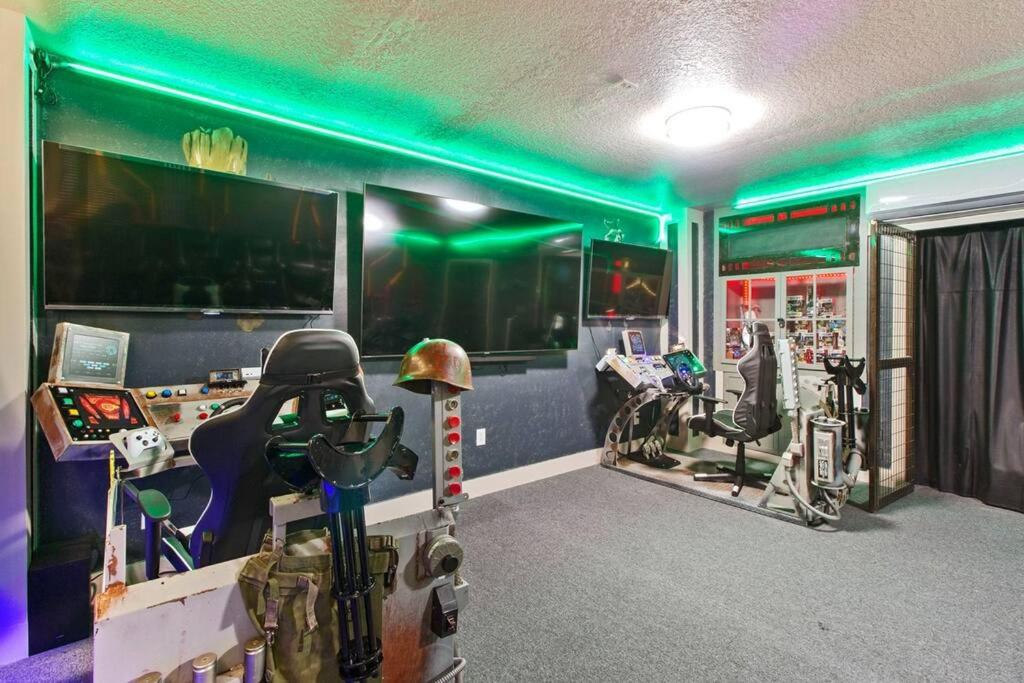 Guardians Theater 5BR Home Resort w Pool Hot Tub
