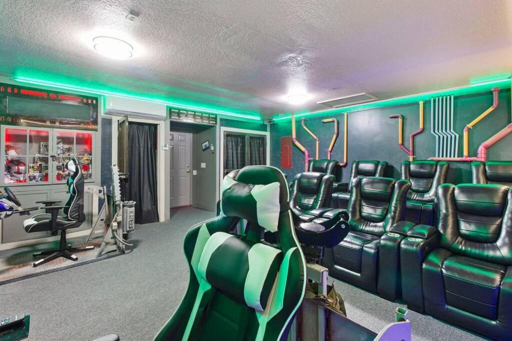 Guardians Theater 5BR Home Resort w Pool Hot Tub